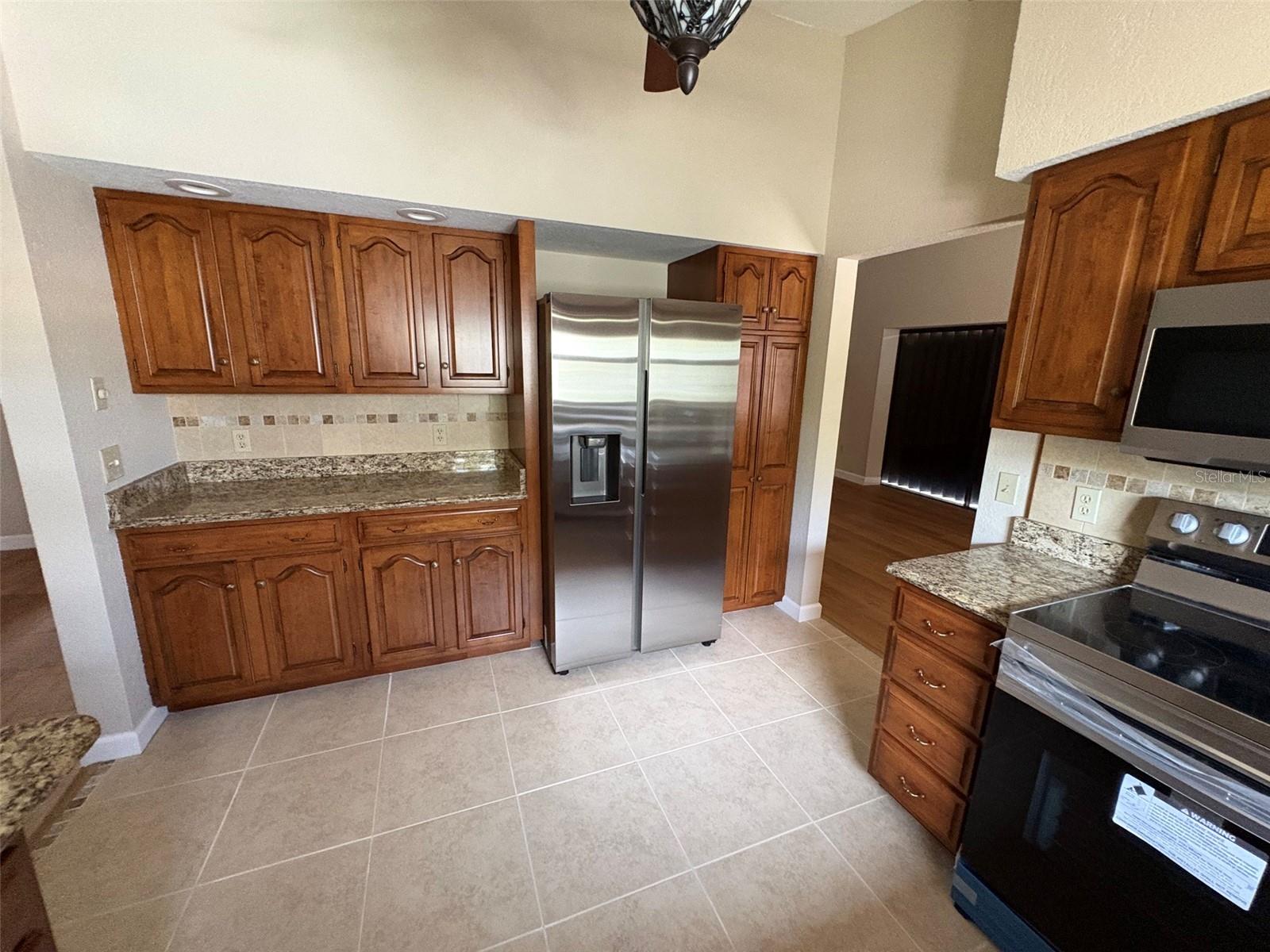 15810 REDINGTON DR — photo 18