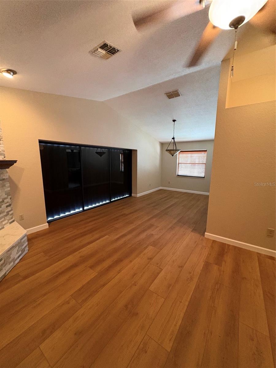 15810 REDINGTON DR — photo 12