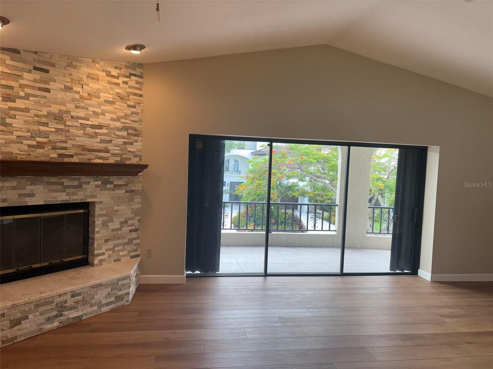 15810 REDINGTON DR — photo 11