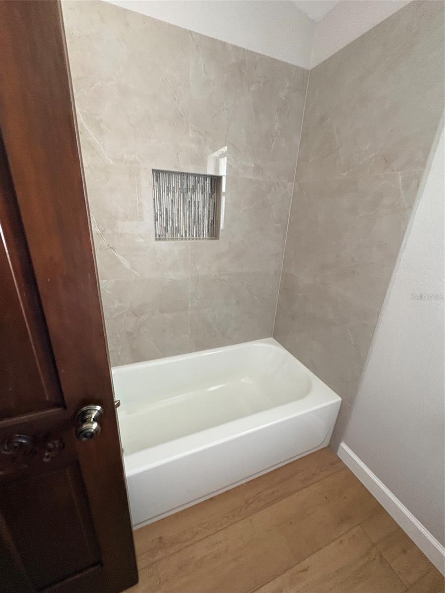 15810 REDINGTON DR — photo 29