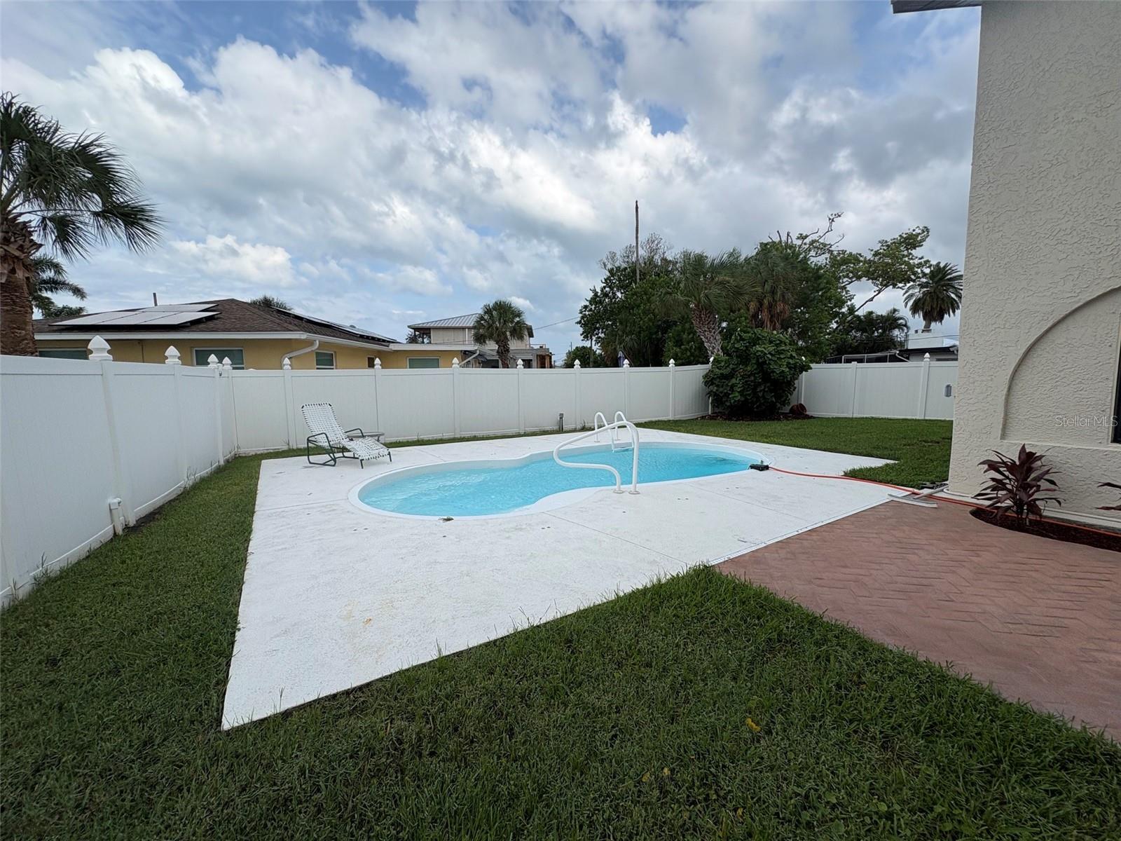 15810 REDINGTON DR — photo 35