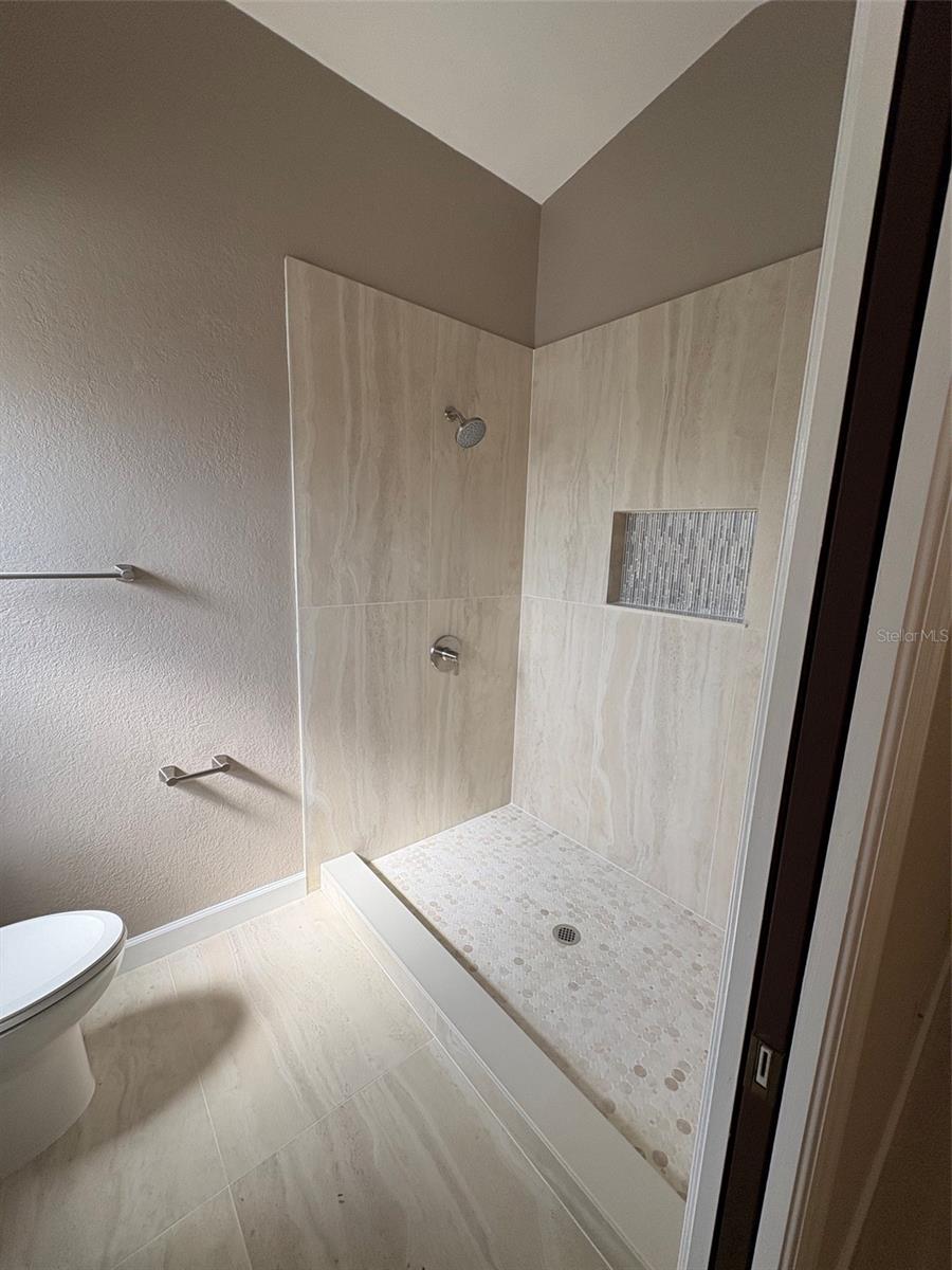 15810 REDINGTON DR — photo 23