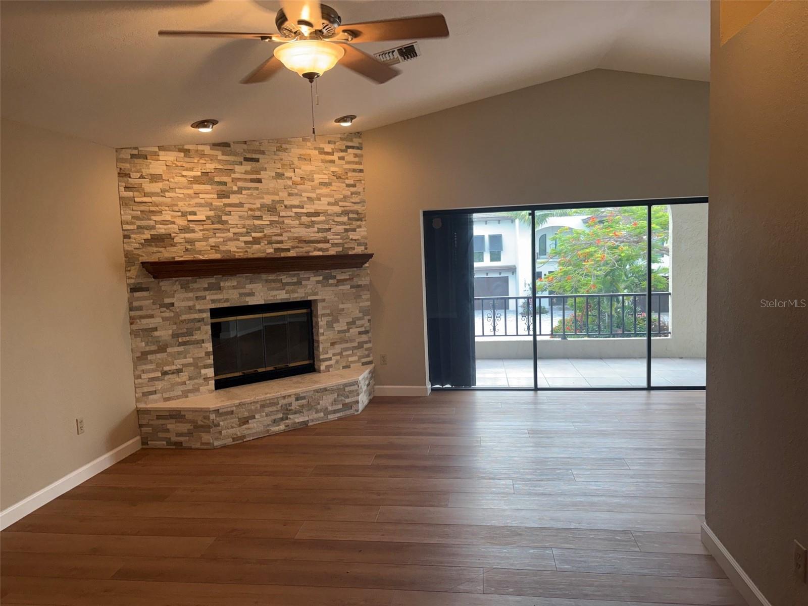 15810 REDINGTON DR — photo 10