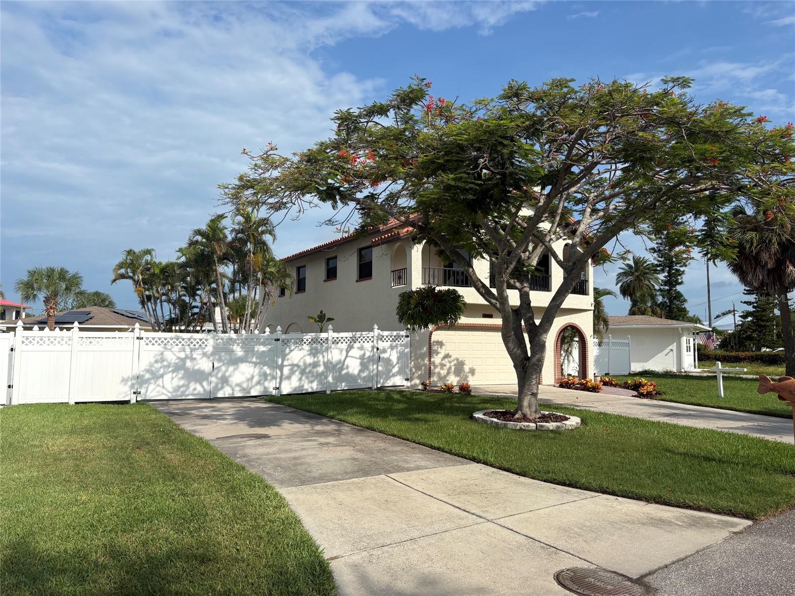 15810 REDINGTON DR — photo 32