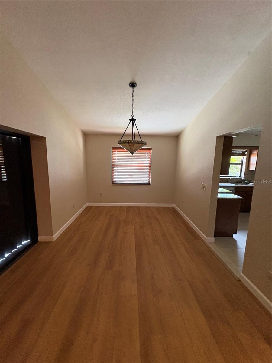 15810 REDINGTON DR — photo 13