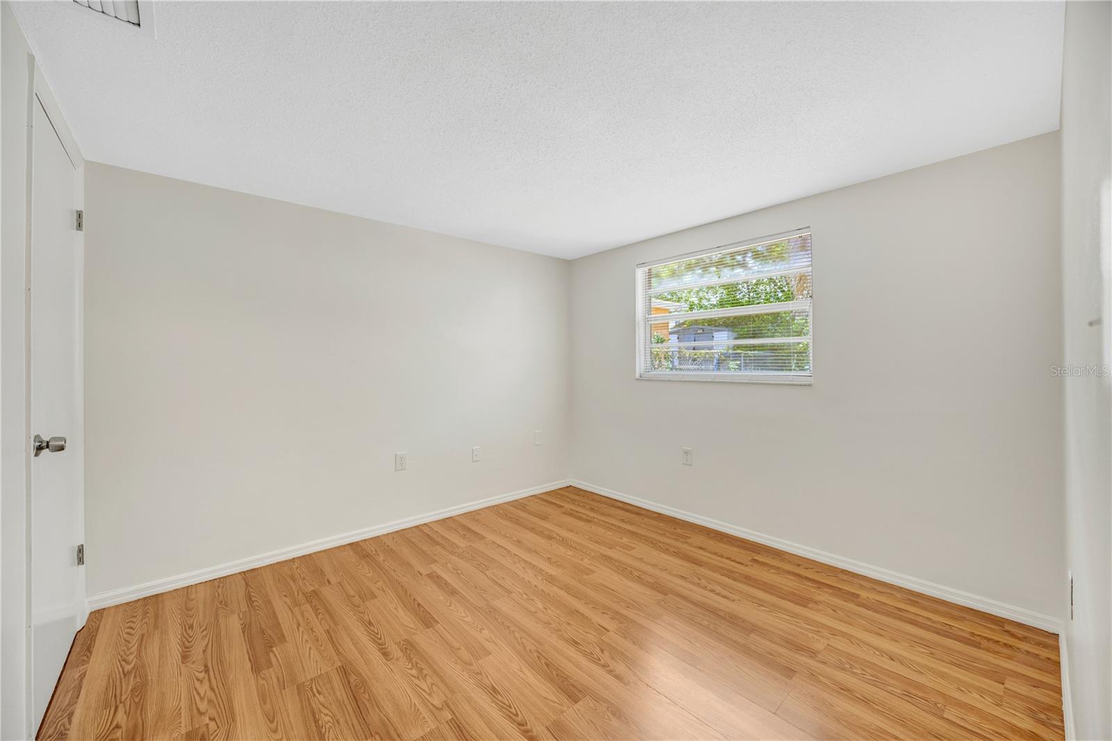 7804 NIAGARA DR — photo 6