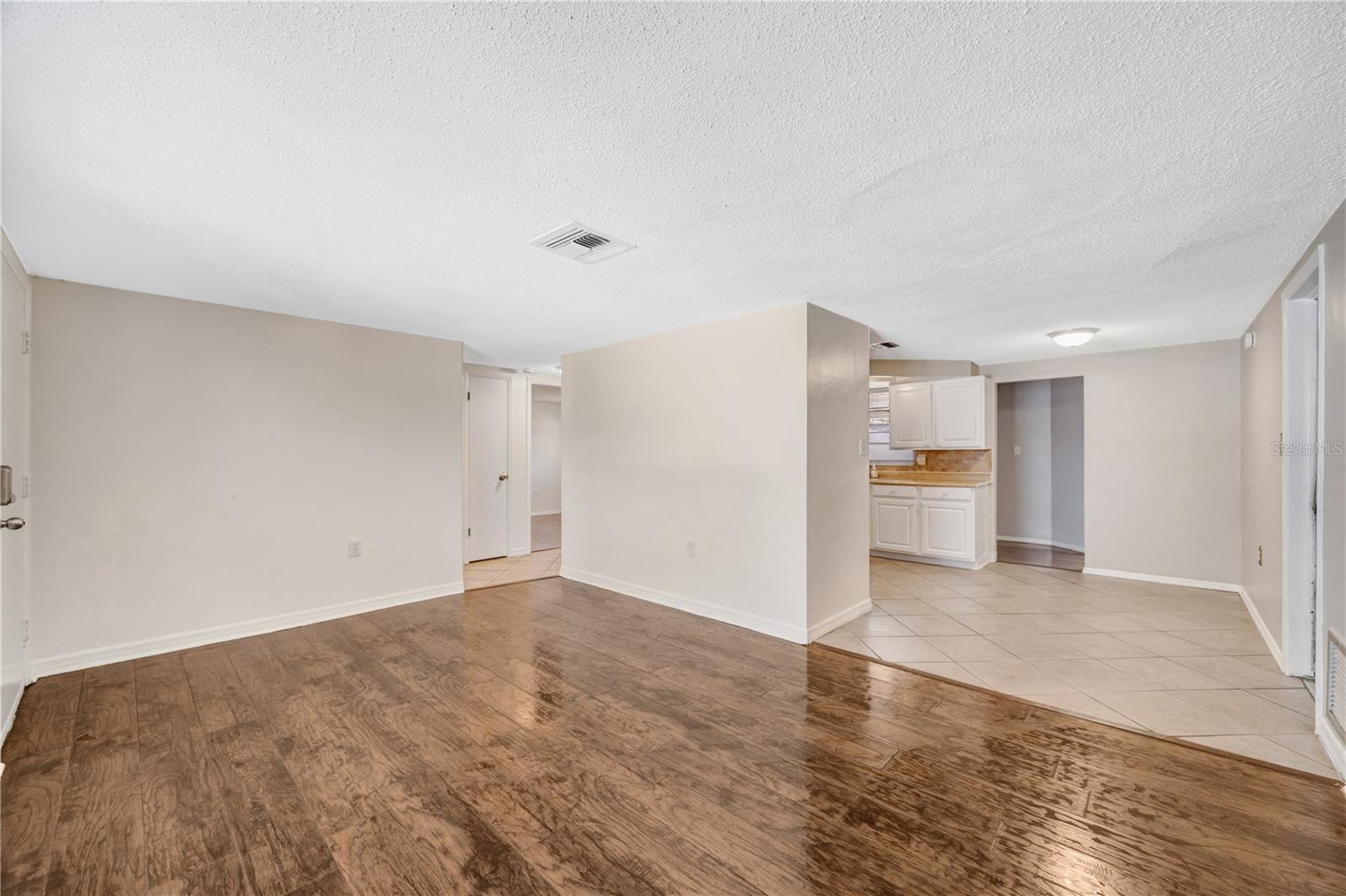 7804 NIAGARA DR — photo 4