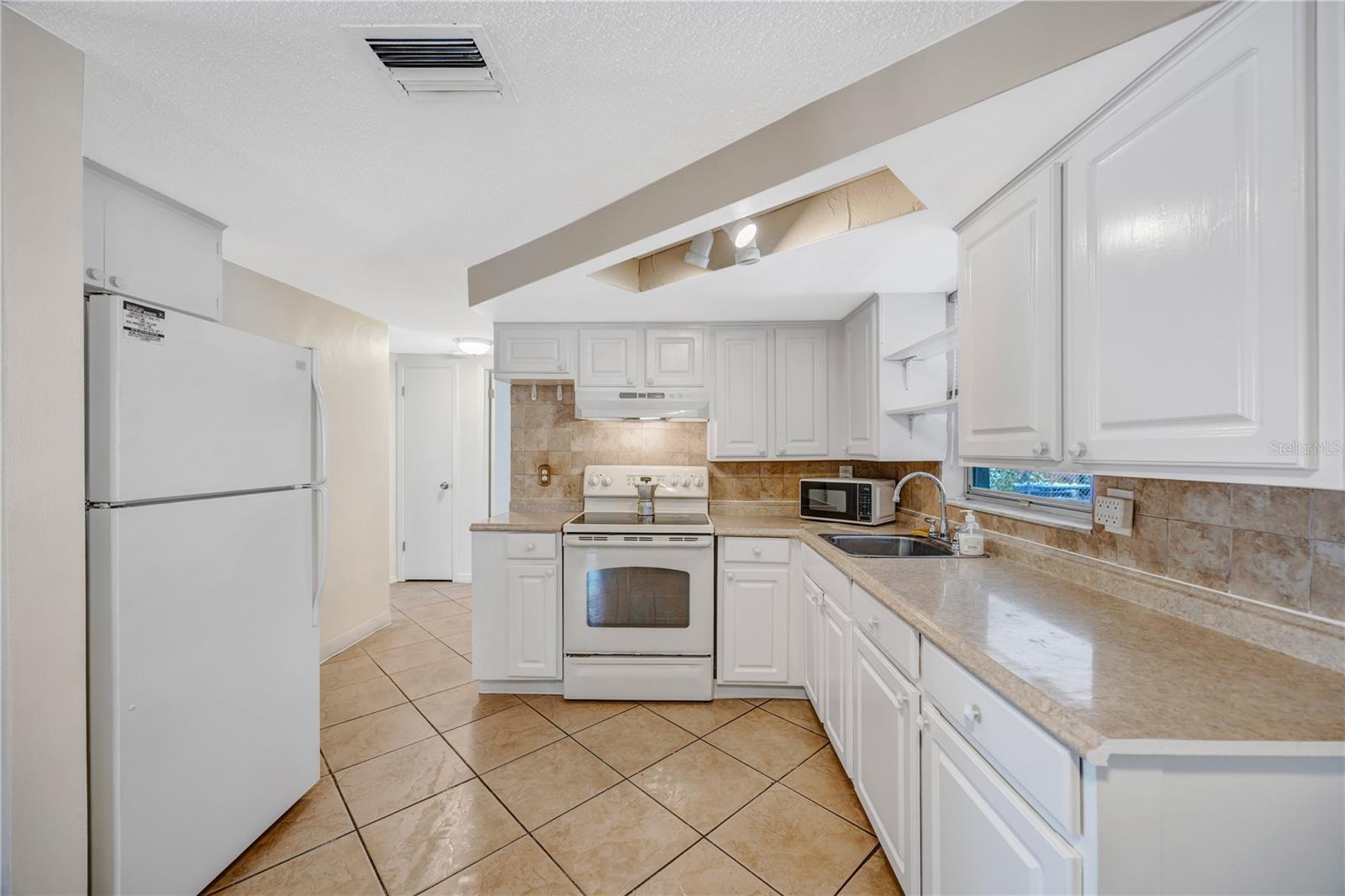 7804 NIAGARA DR — photo 10