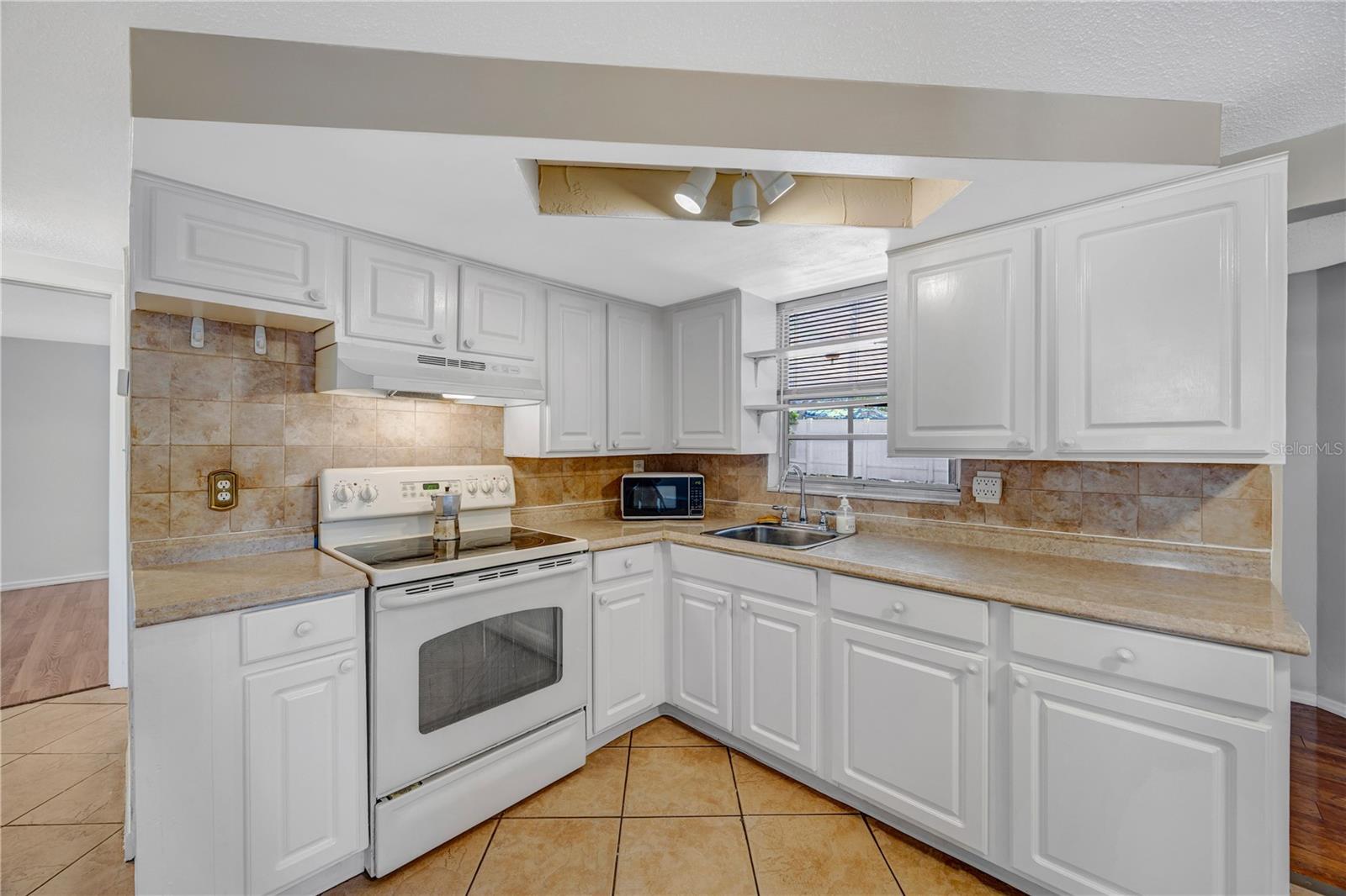 7804 NIAGARA DR — photo 9