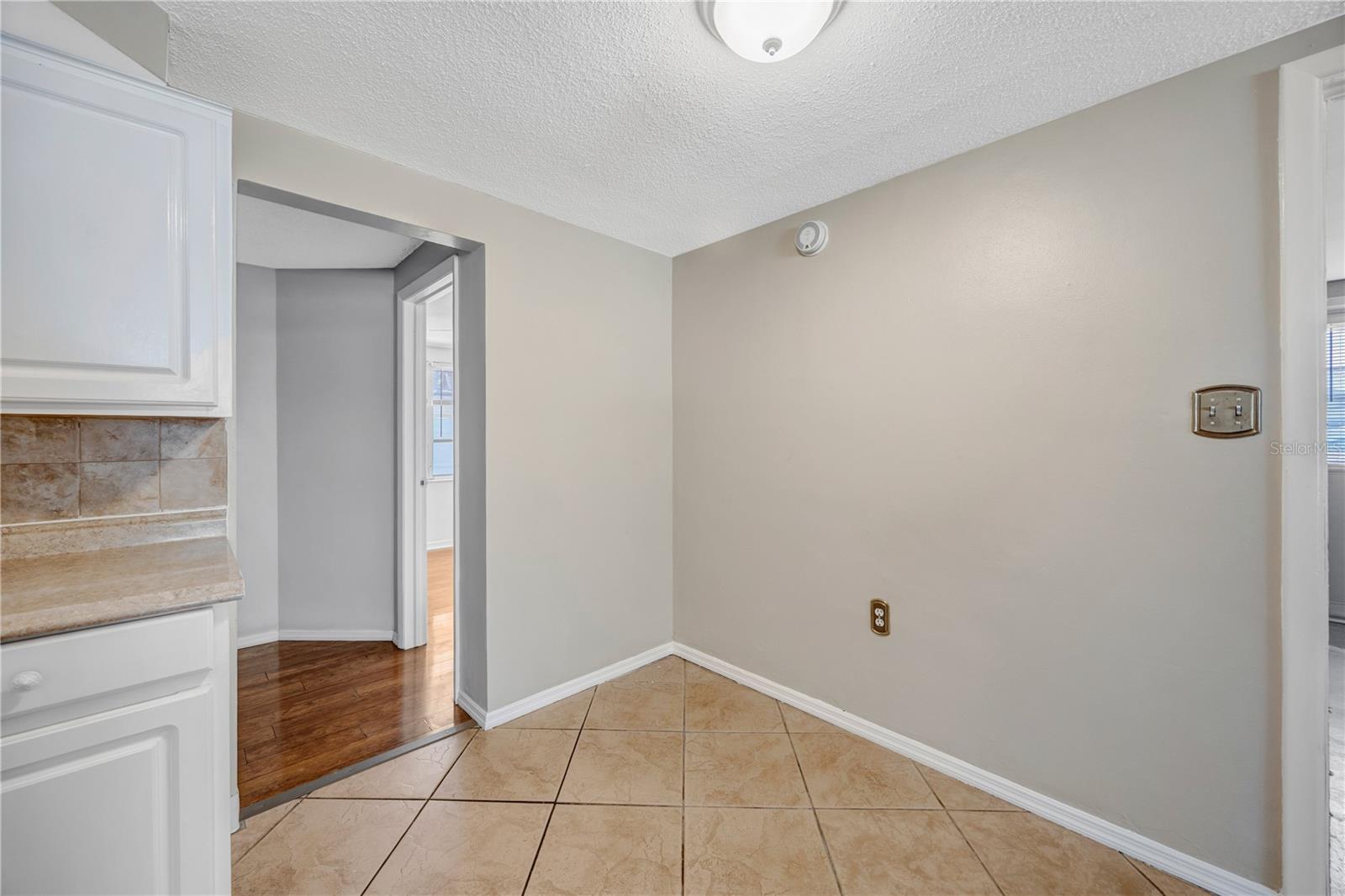 7804 NIAGARA DR — photo 11