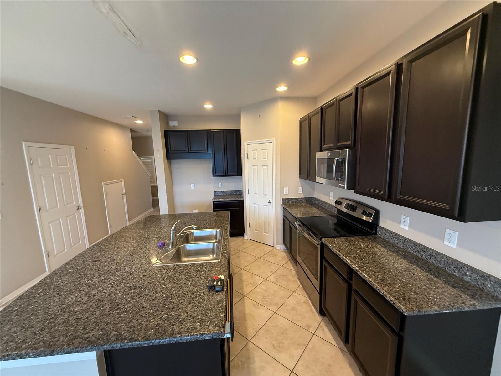 6629 HOLLY HEATH DR — photo 3