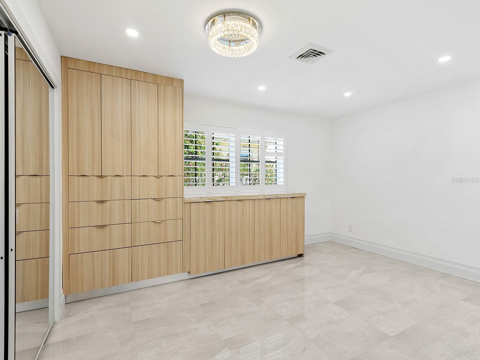 396 BAYSHORE DR — photo 17
