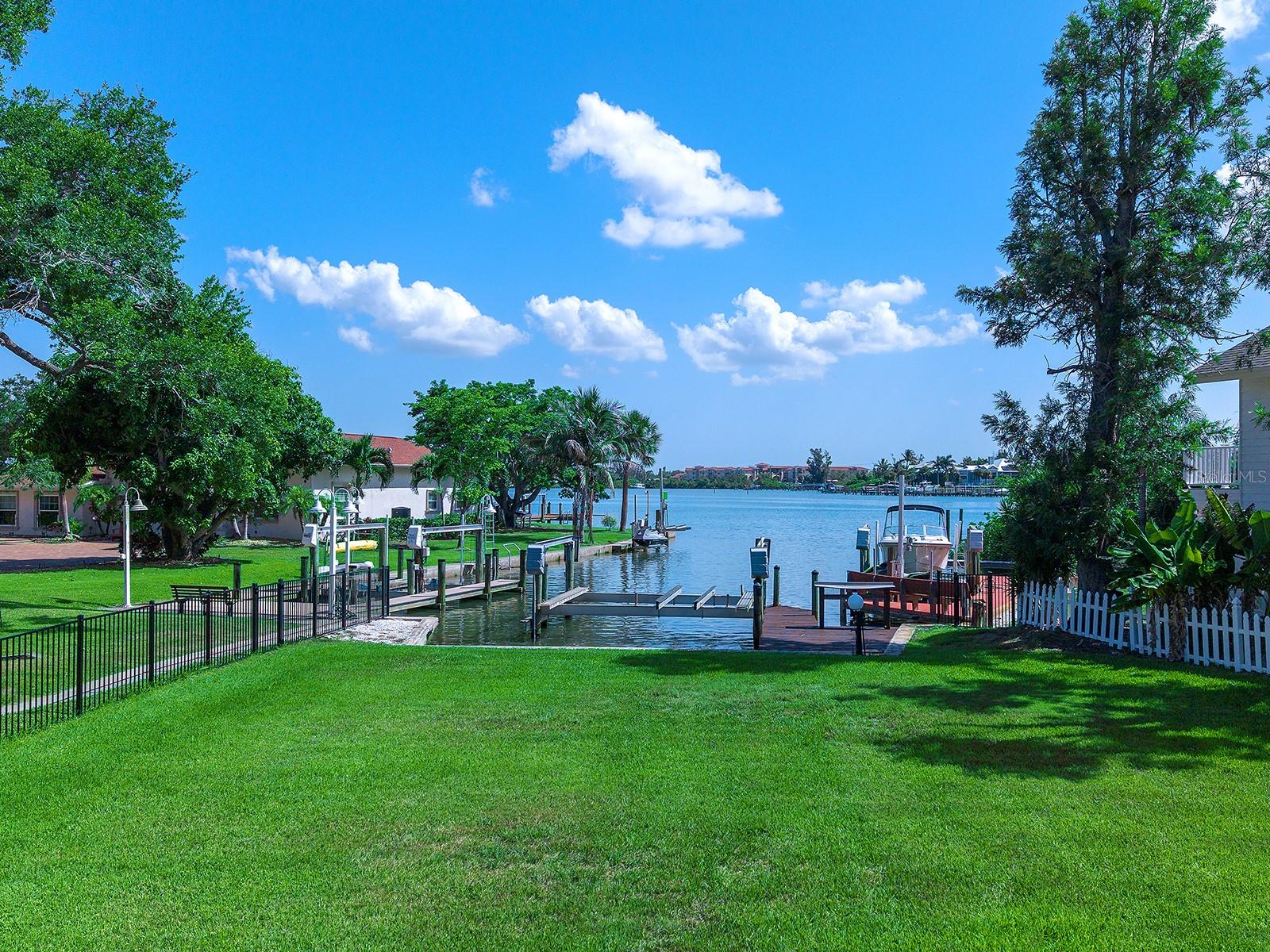 396 BAYSHORE DR — photo 24