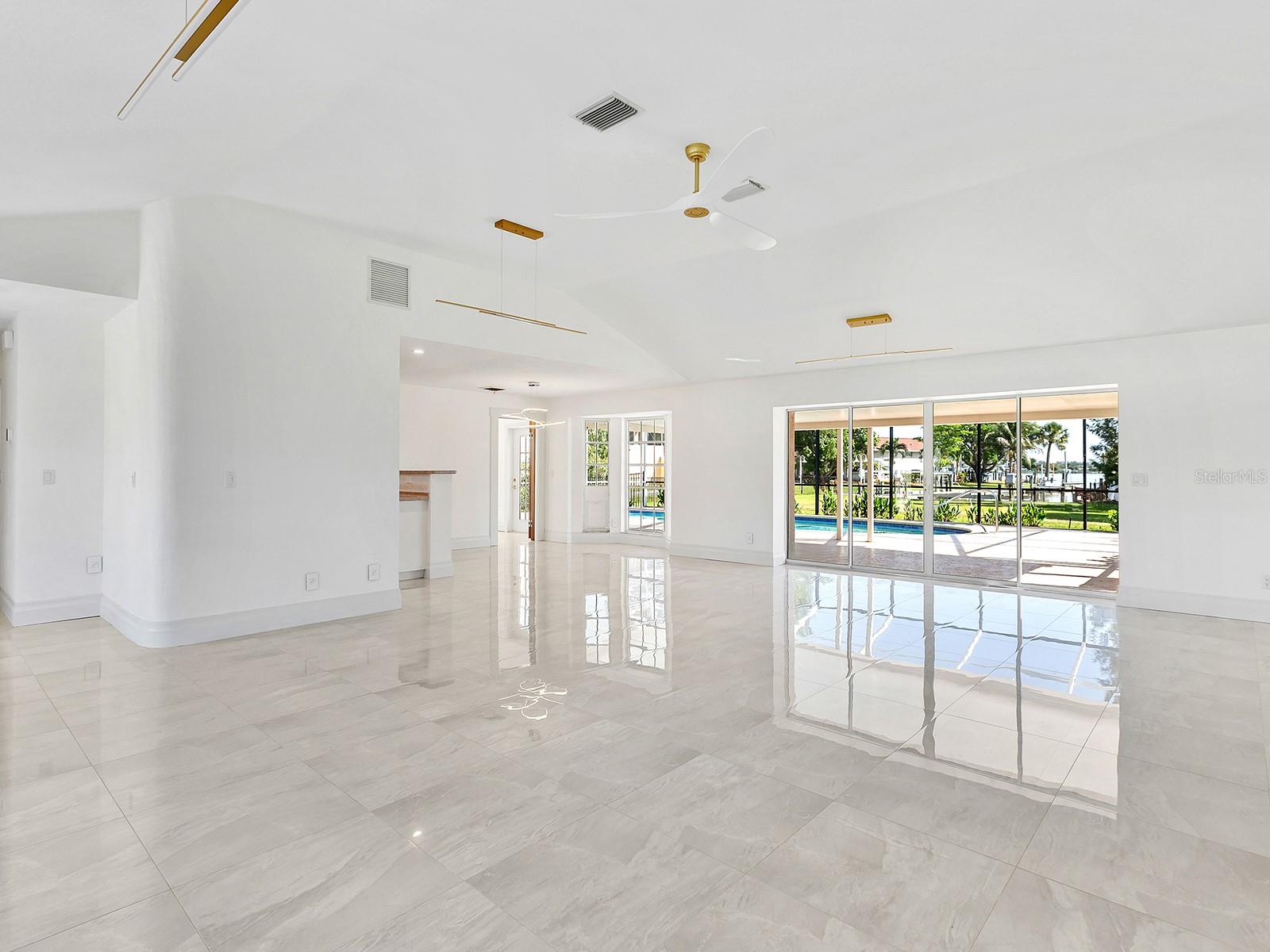 396 BAYSHORE DR — photo 11