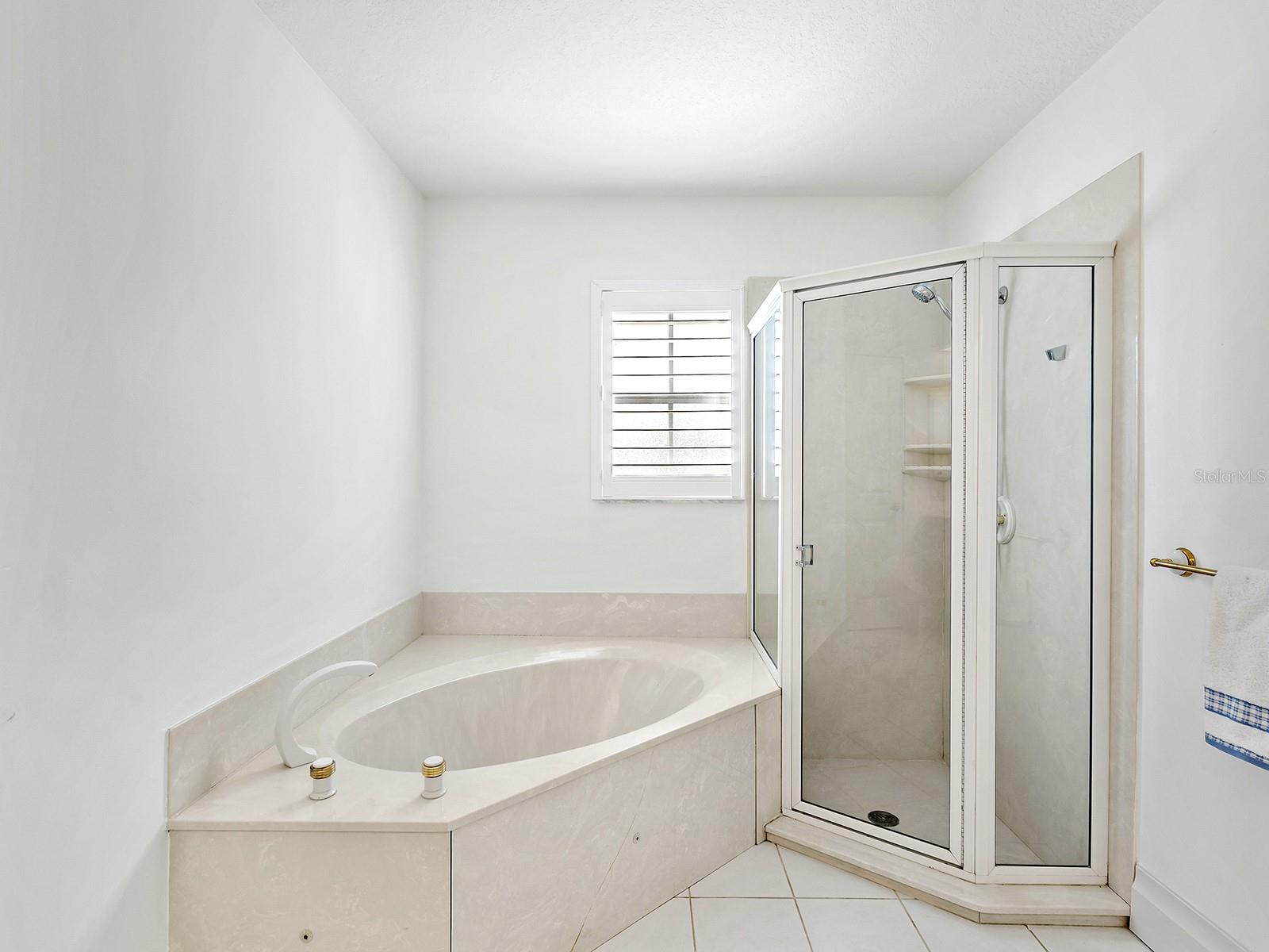 396 BAYSHORE DR — photo 21