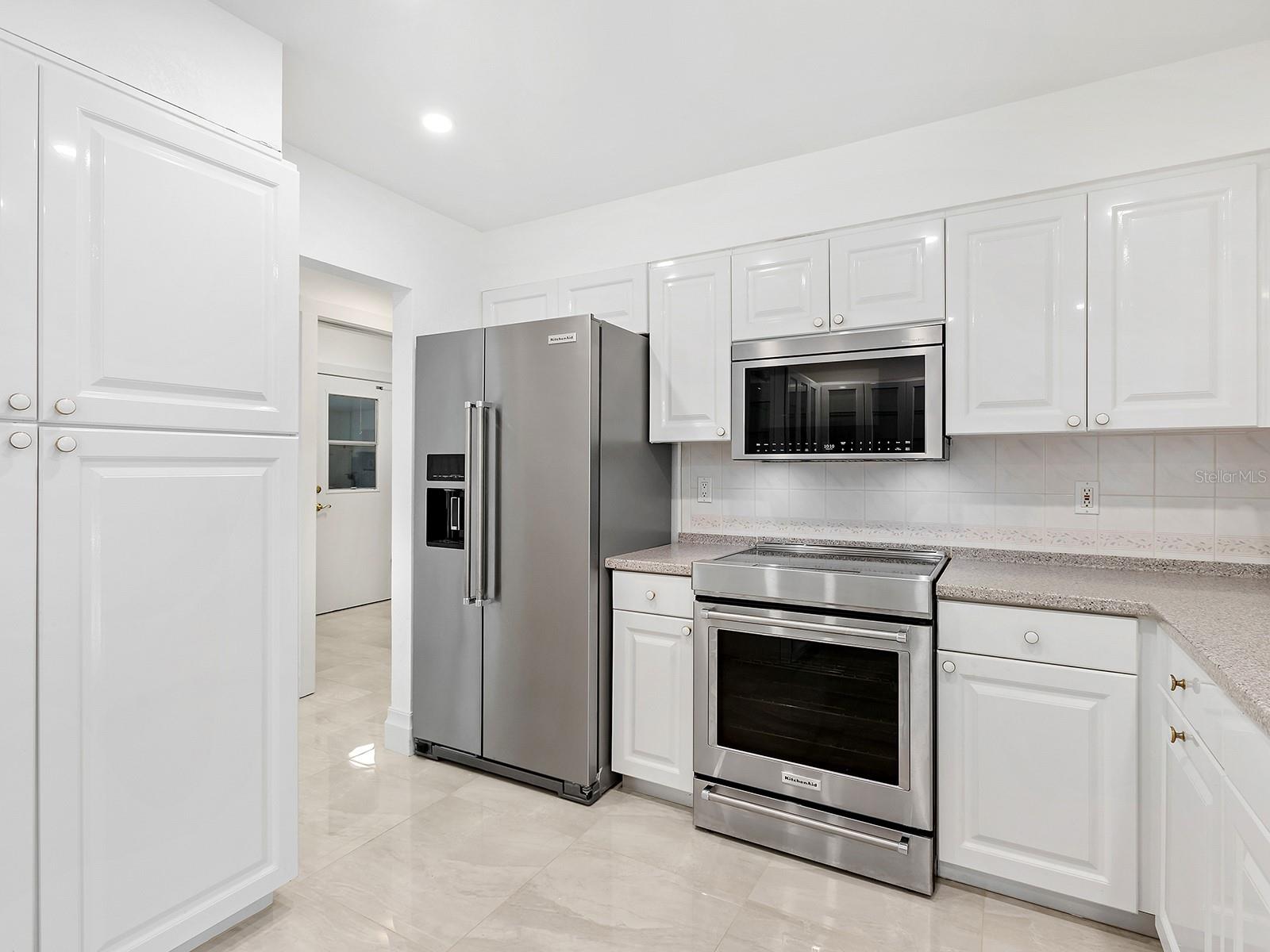 396 BAYSHORE DR — photo 14