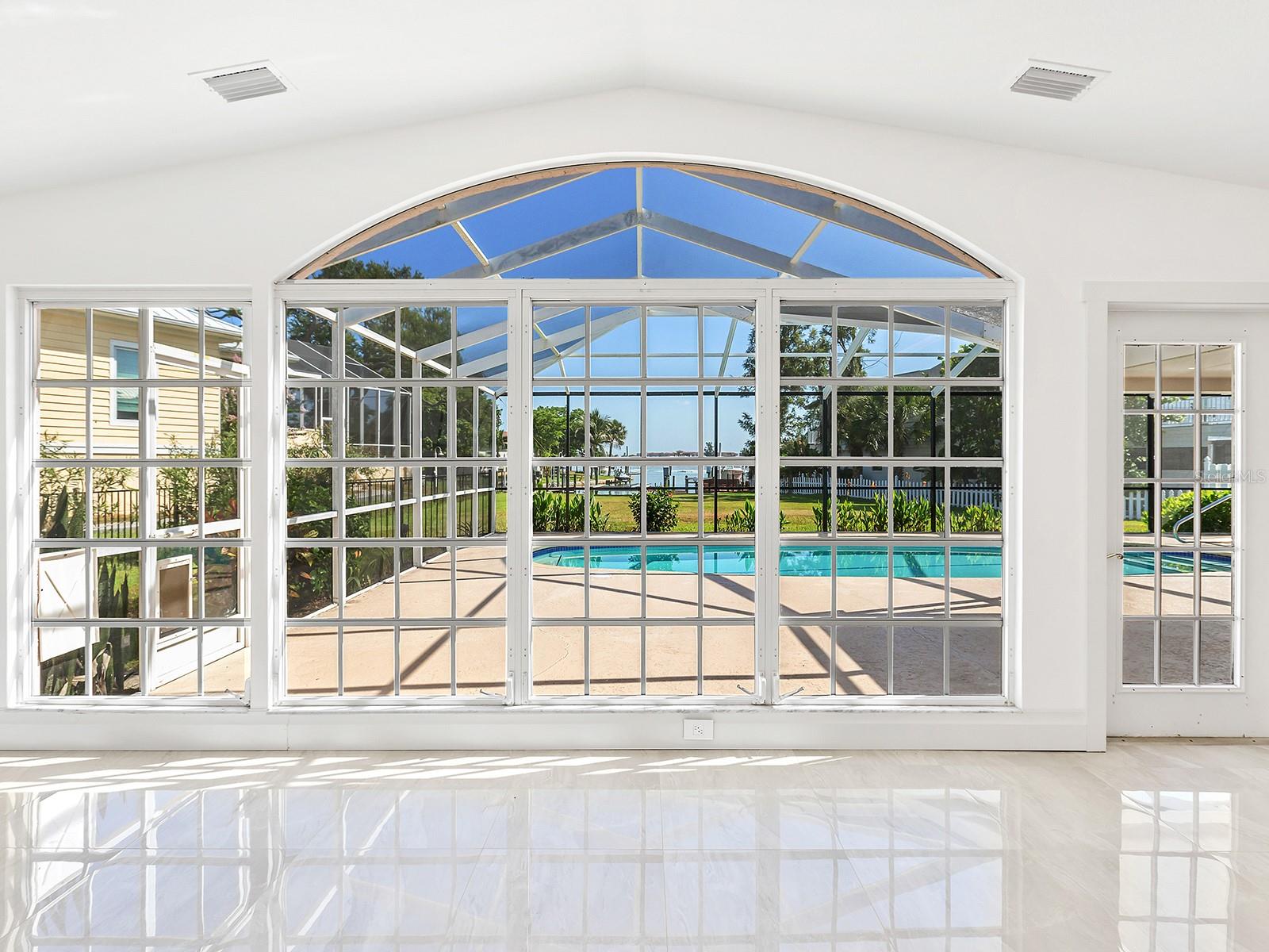 396 BAYSHORE DR — photo 18