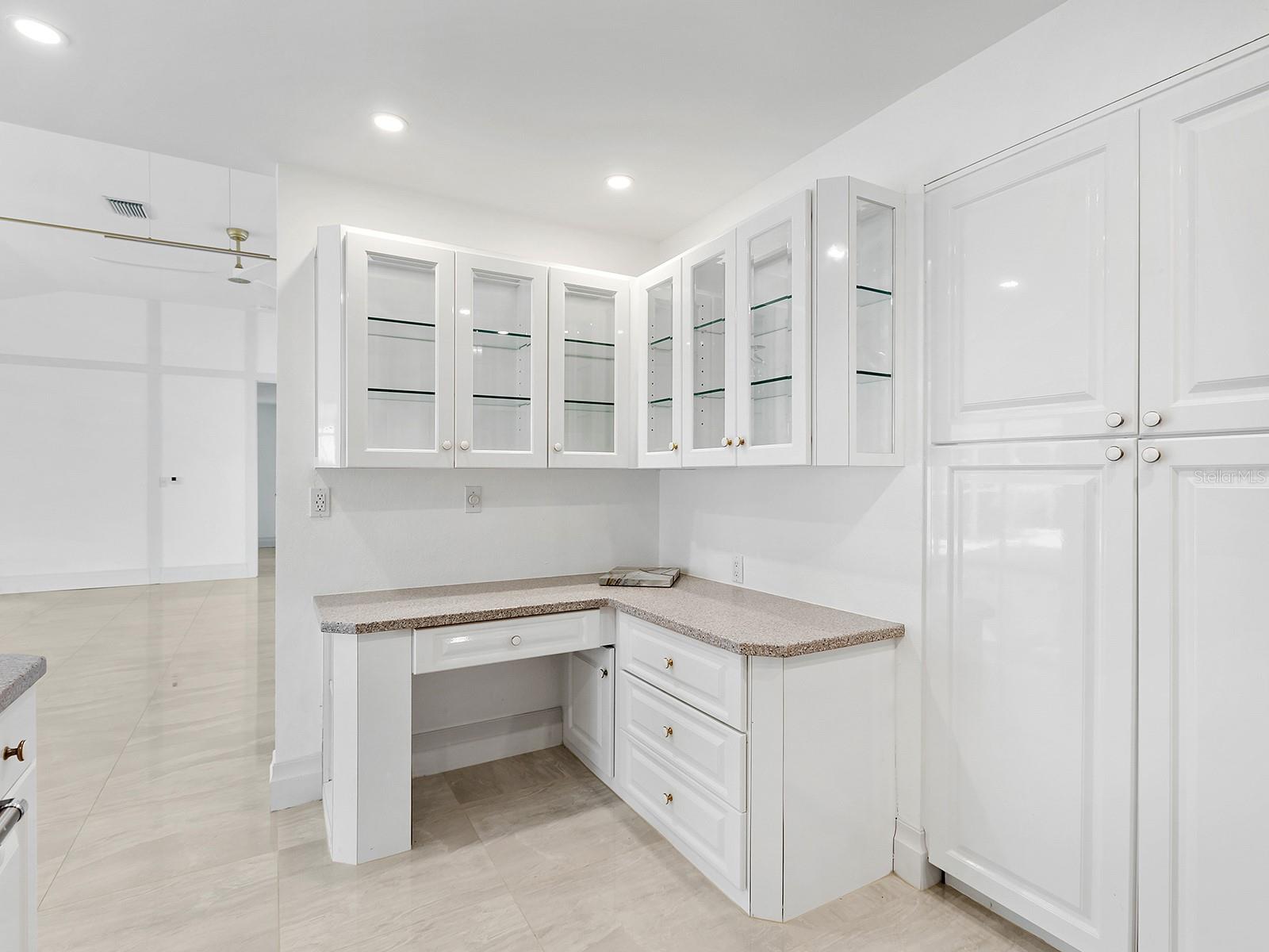 396 BAYSHORE DR — photo 15