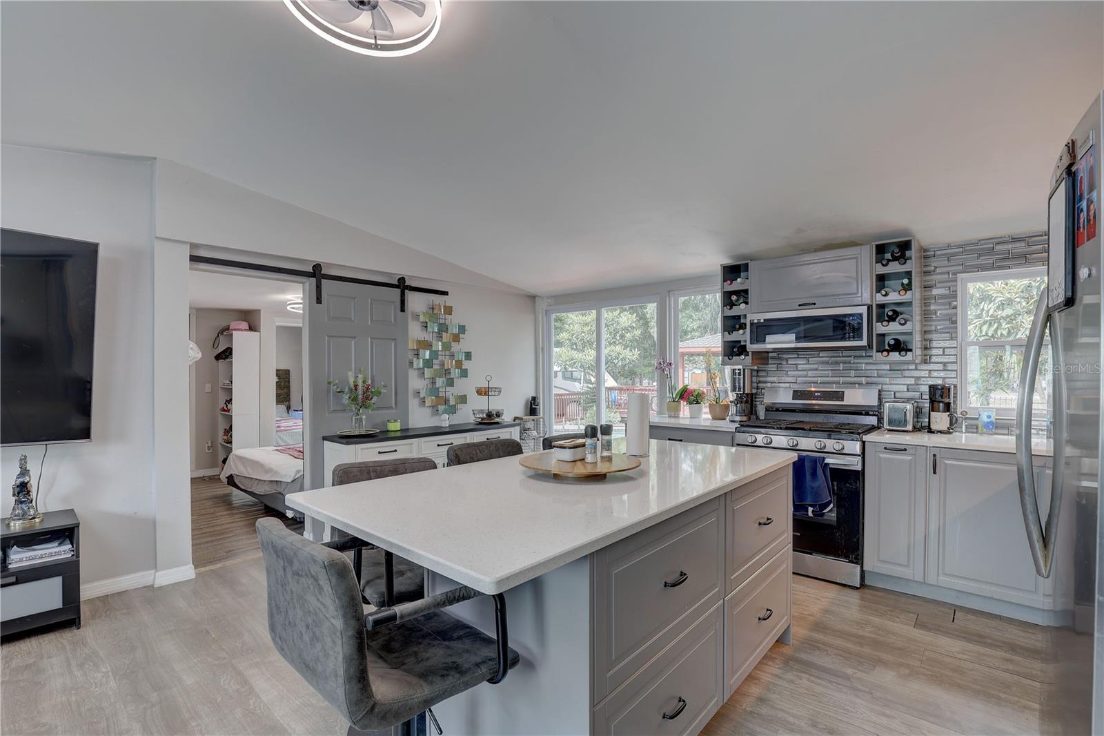 9501 ESTELLE ST — photo 15