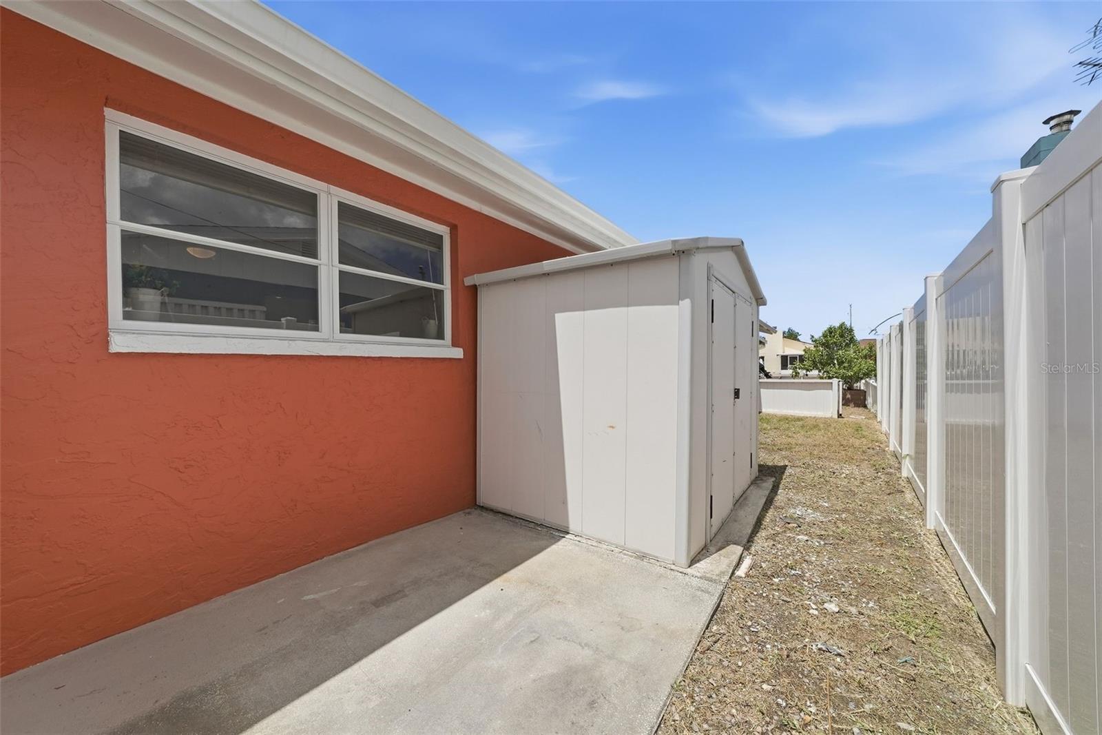 13815 PLUMOSA AVE — photo 32