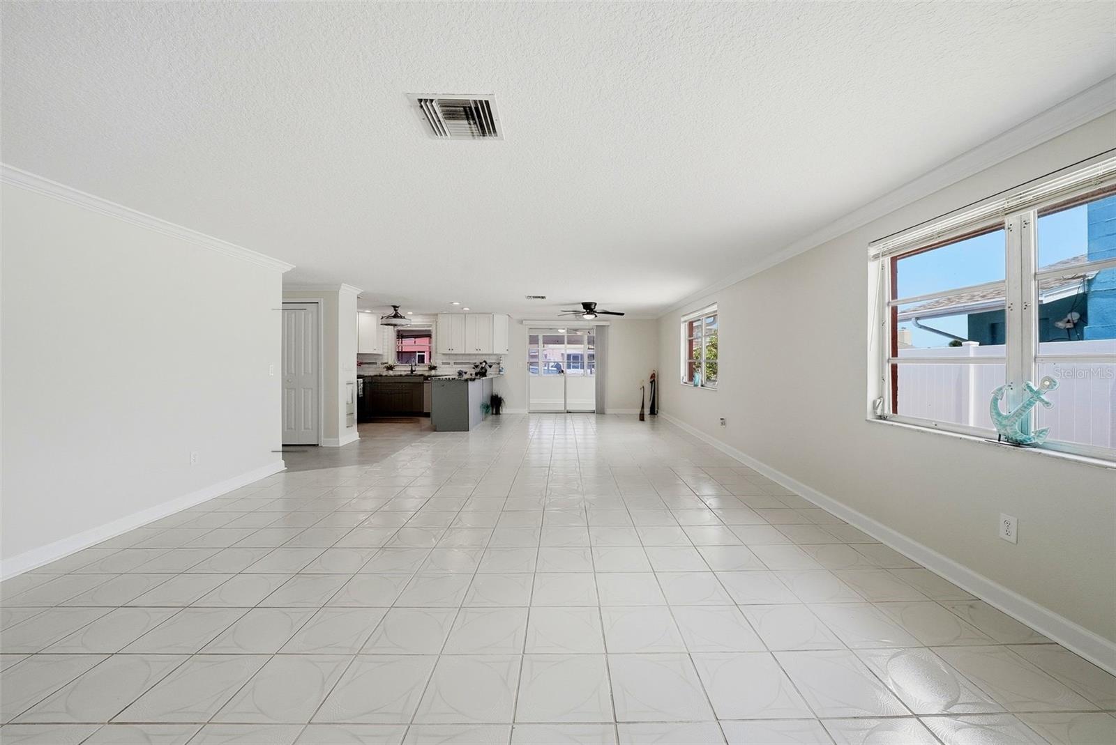 13815 PLUMOSA AVE — photo 9