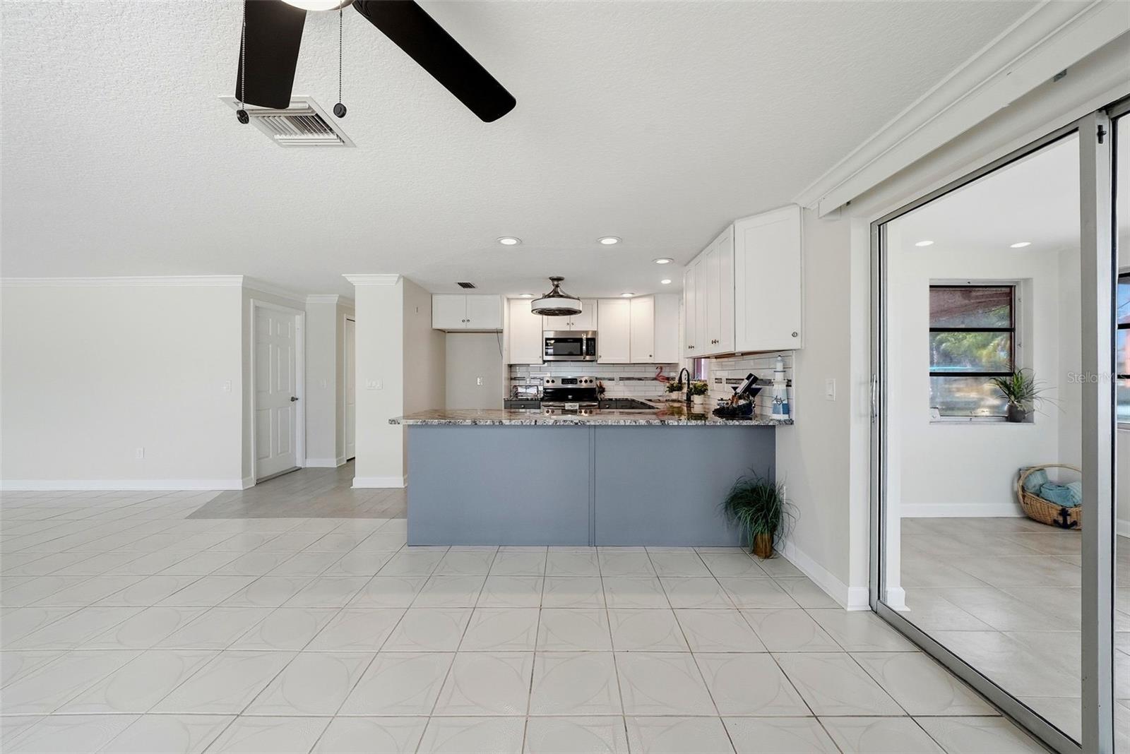 13815 PLUMOSA AVE — photo 11