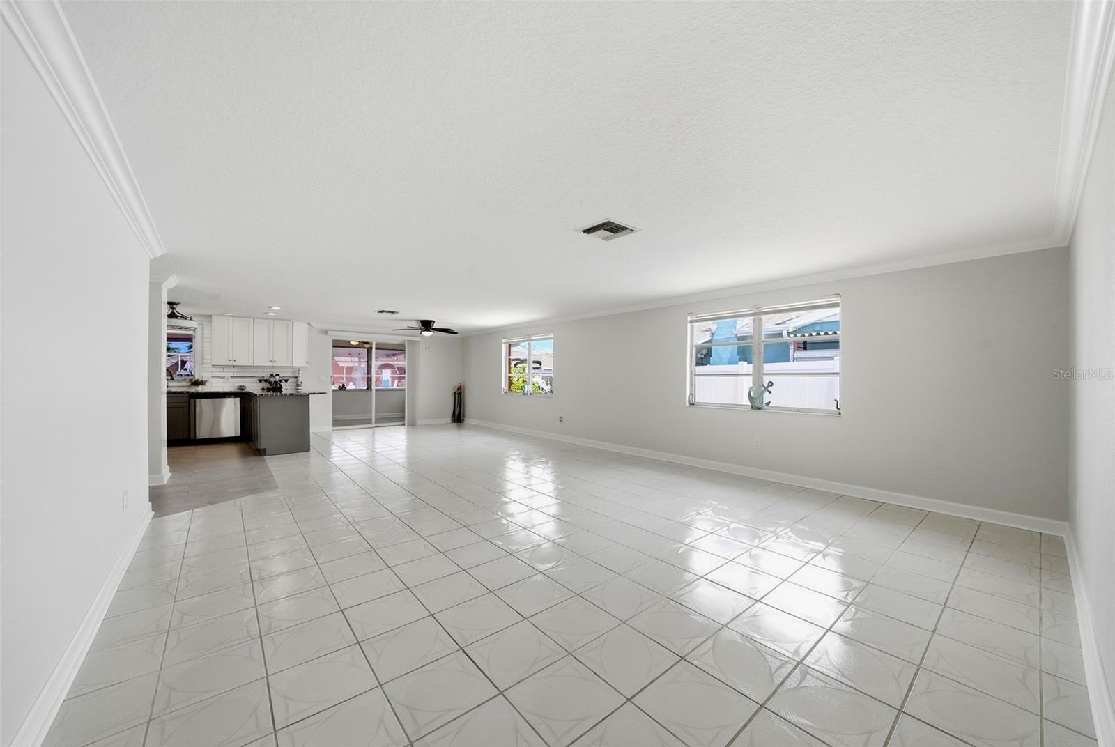 13815 PLUMOSA AVE — photo 8