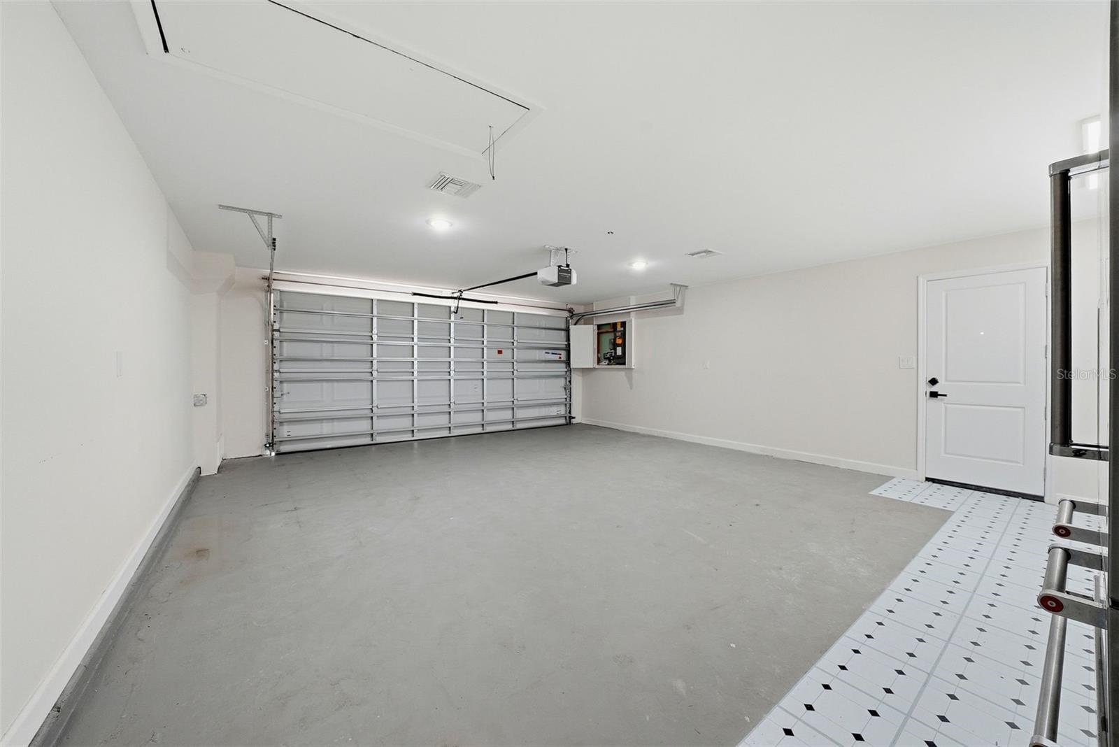 13815 PLUMOSA AVE — photo 25