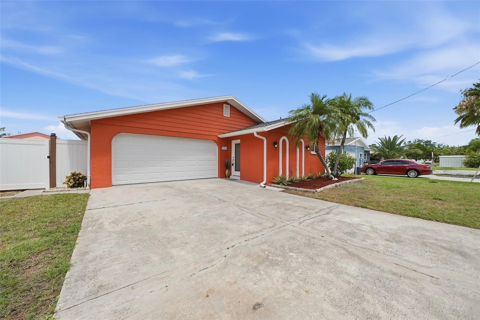 13815 PLUMOSA AVE — photo 3
