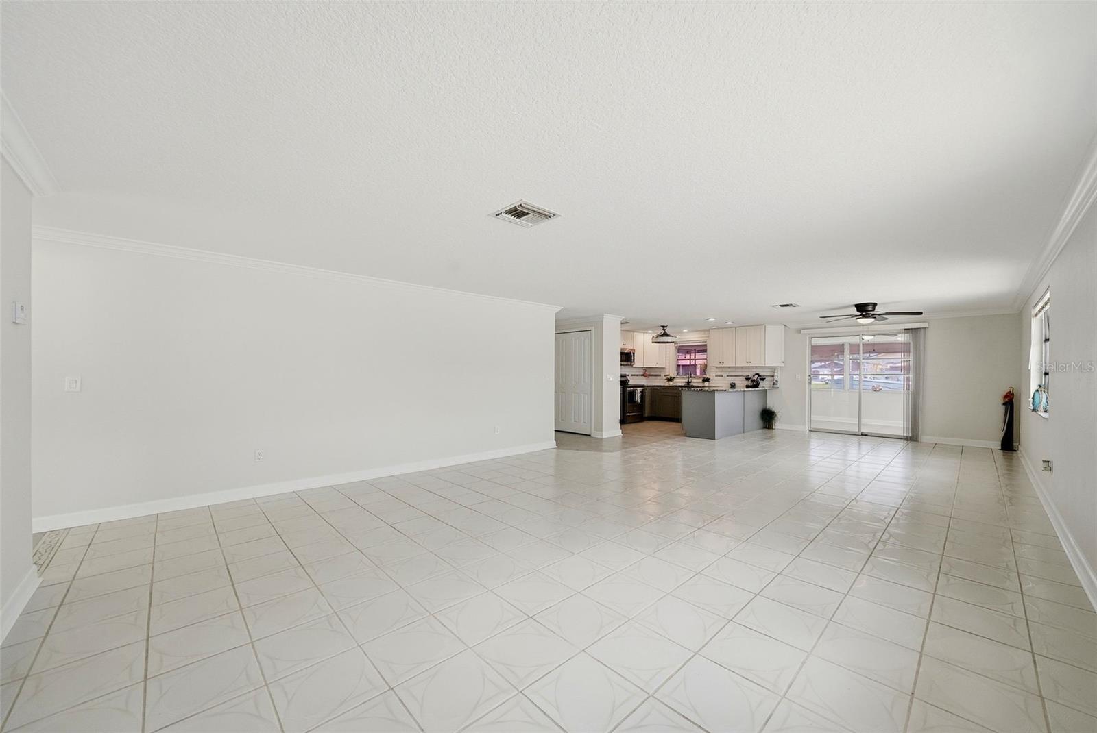 13815 PLUMOSA AVE — photo 10