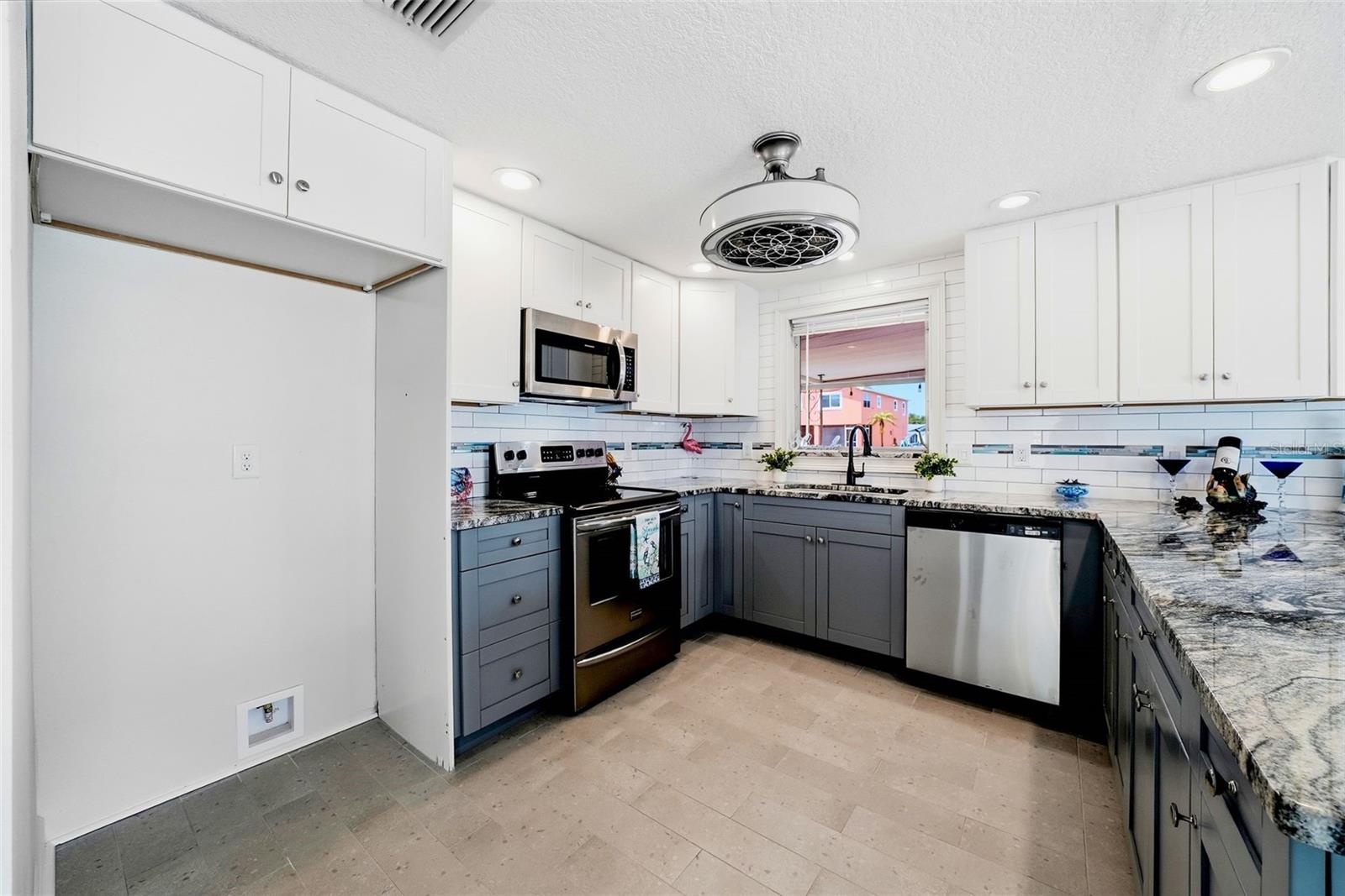13815 PLUMOSA AVE — photo 12