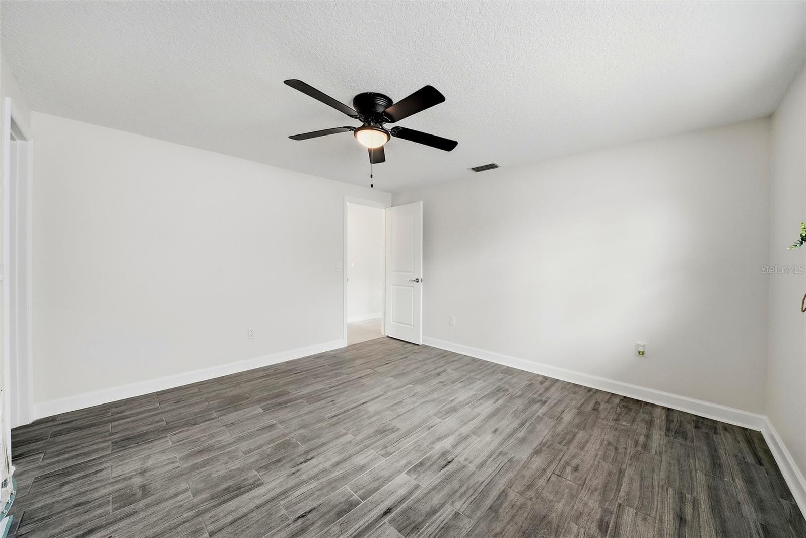 13815 PLUMOSA AVE — photo 19