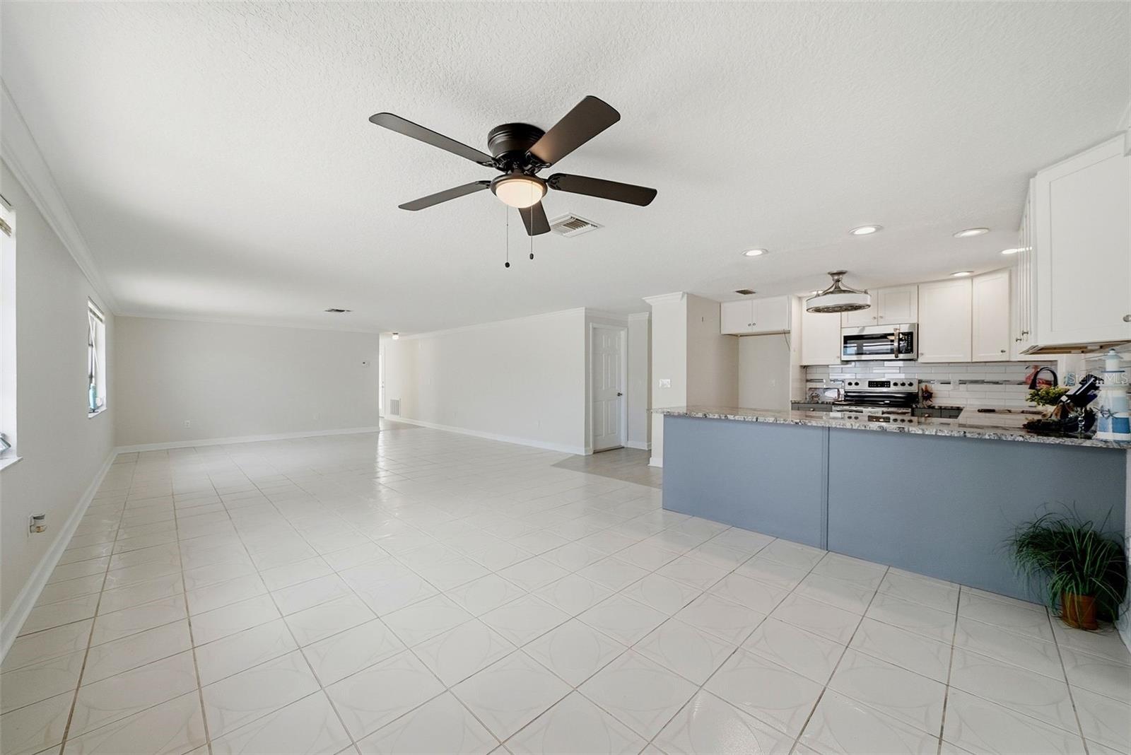 13815 PLUMOSA AVE — photo 7