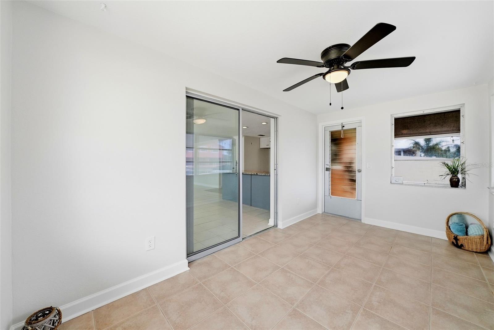 13815 PLUMOSA AVE — photo 22