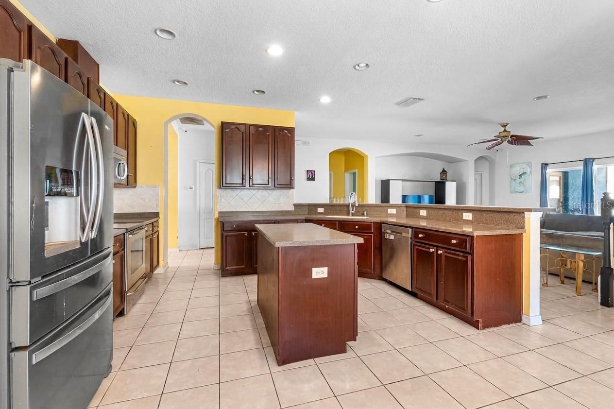 444 YORK DALE DR — photo 8