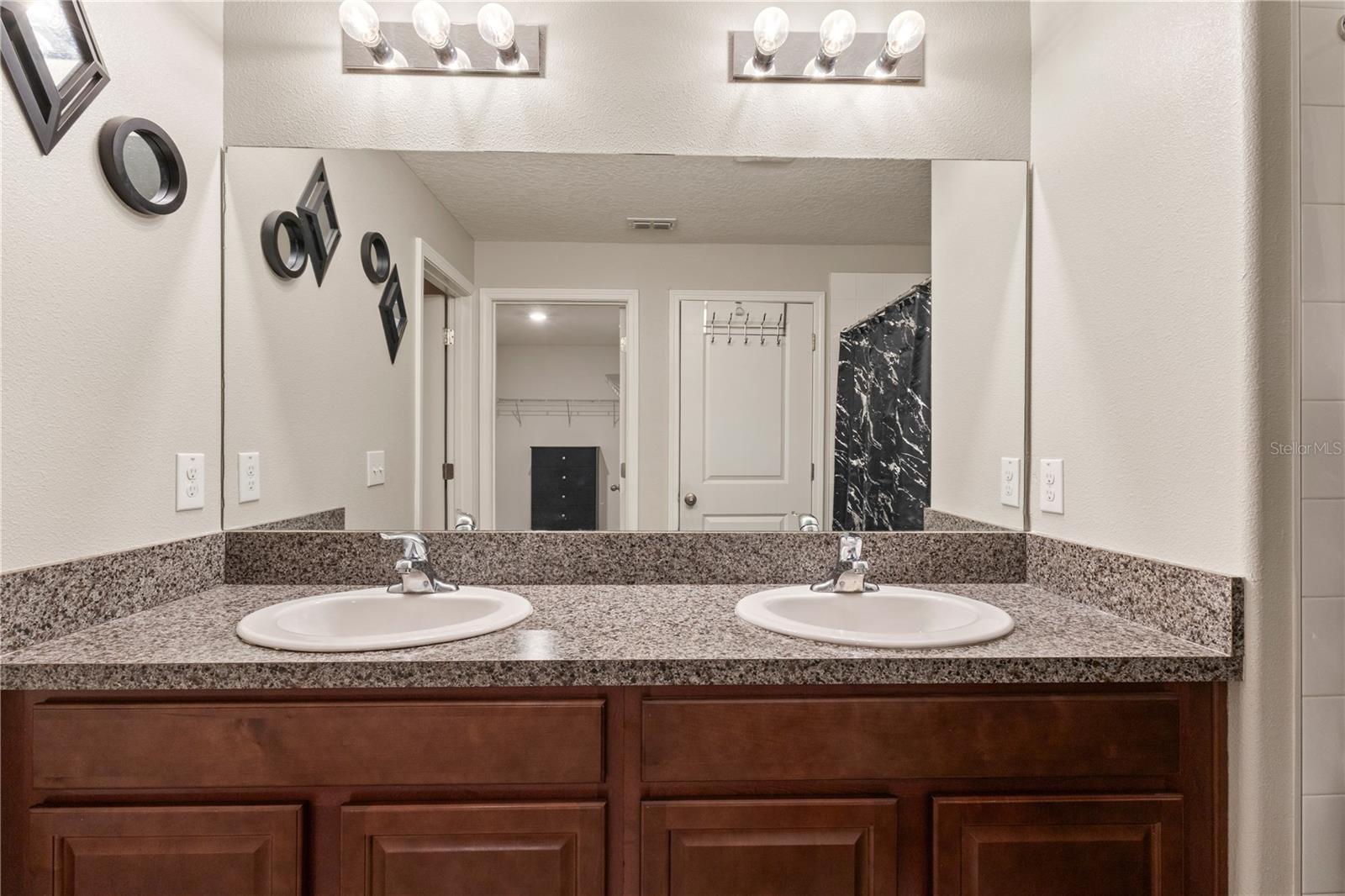 2987 MOULDEN HOLLOW DR — photo 16