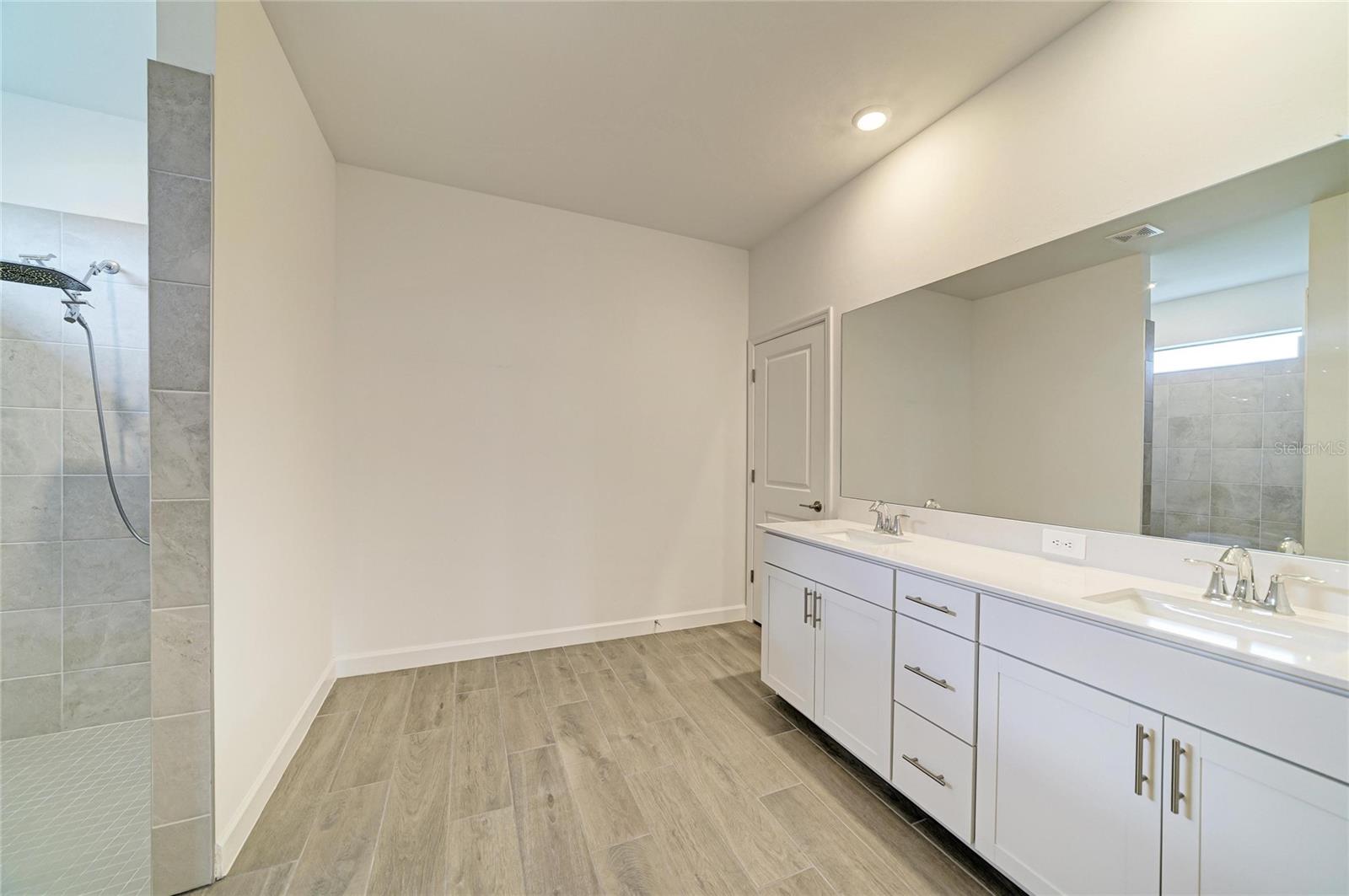 15045 SERENE SHORES LOOP — photo 39