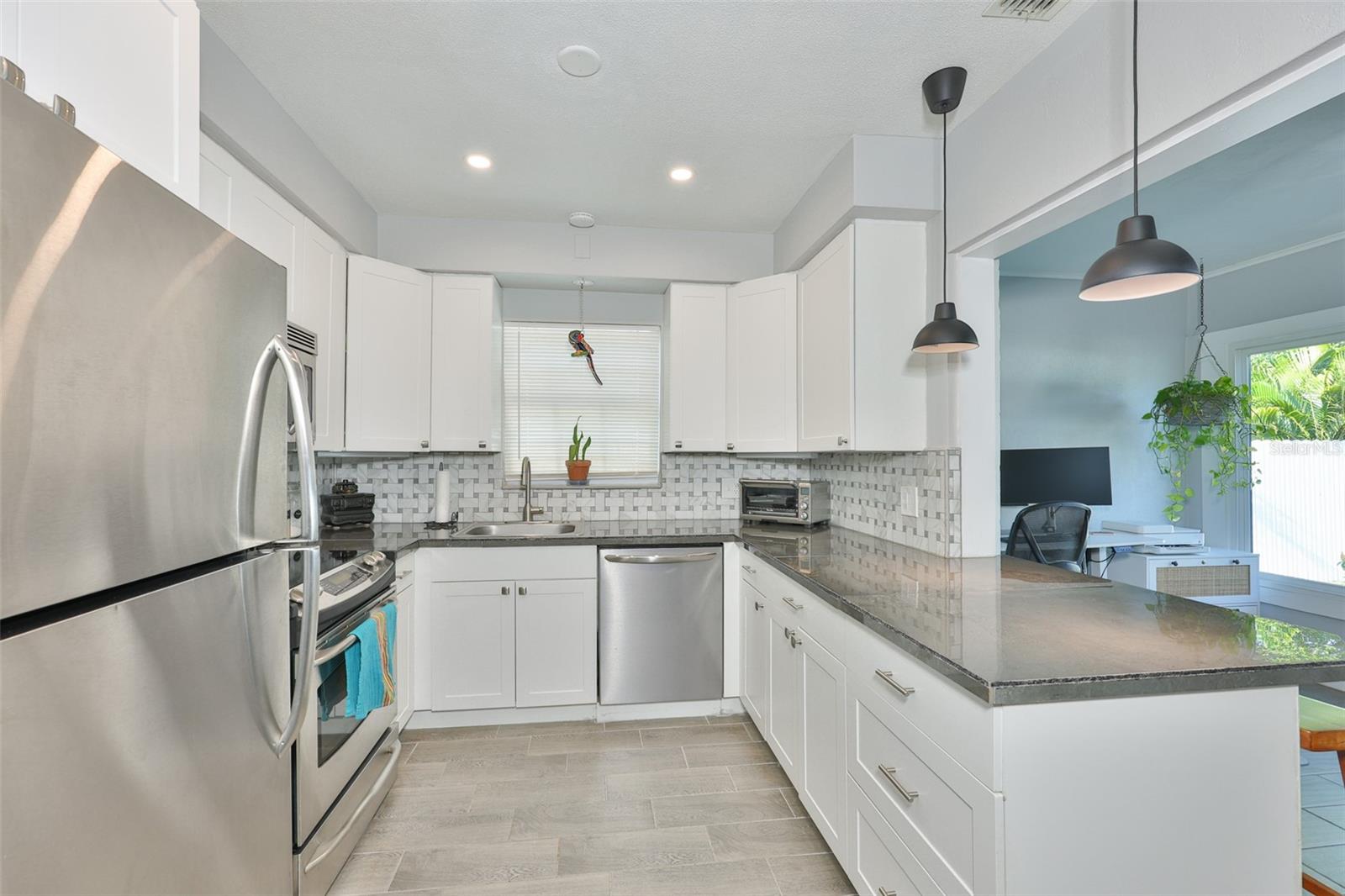 3242 KINGSTON ST N — photo 13