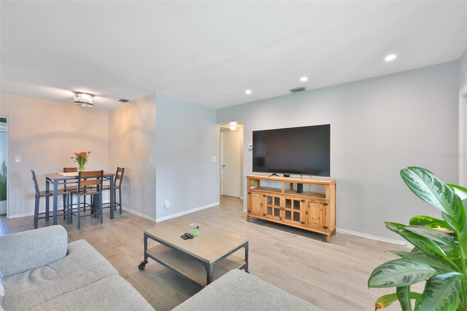 3242 KINGSTON ST N — photo 8