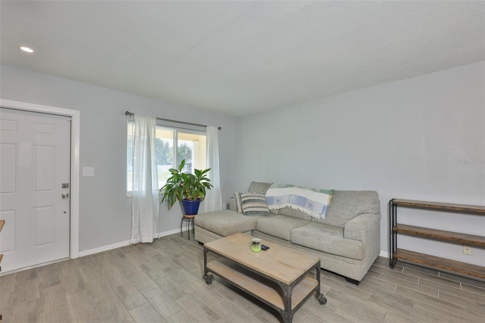 3242 KINGSTON ST N — photo 7