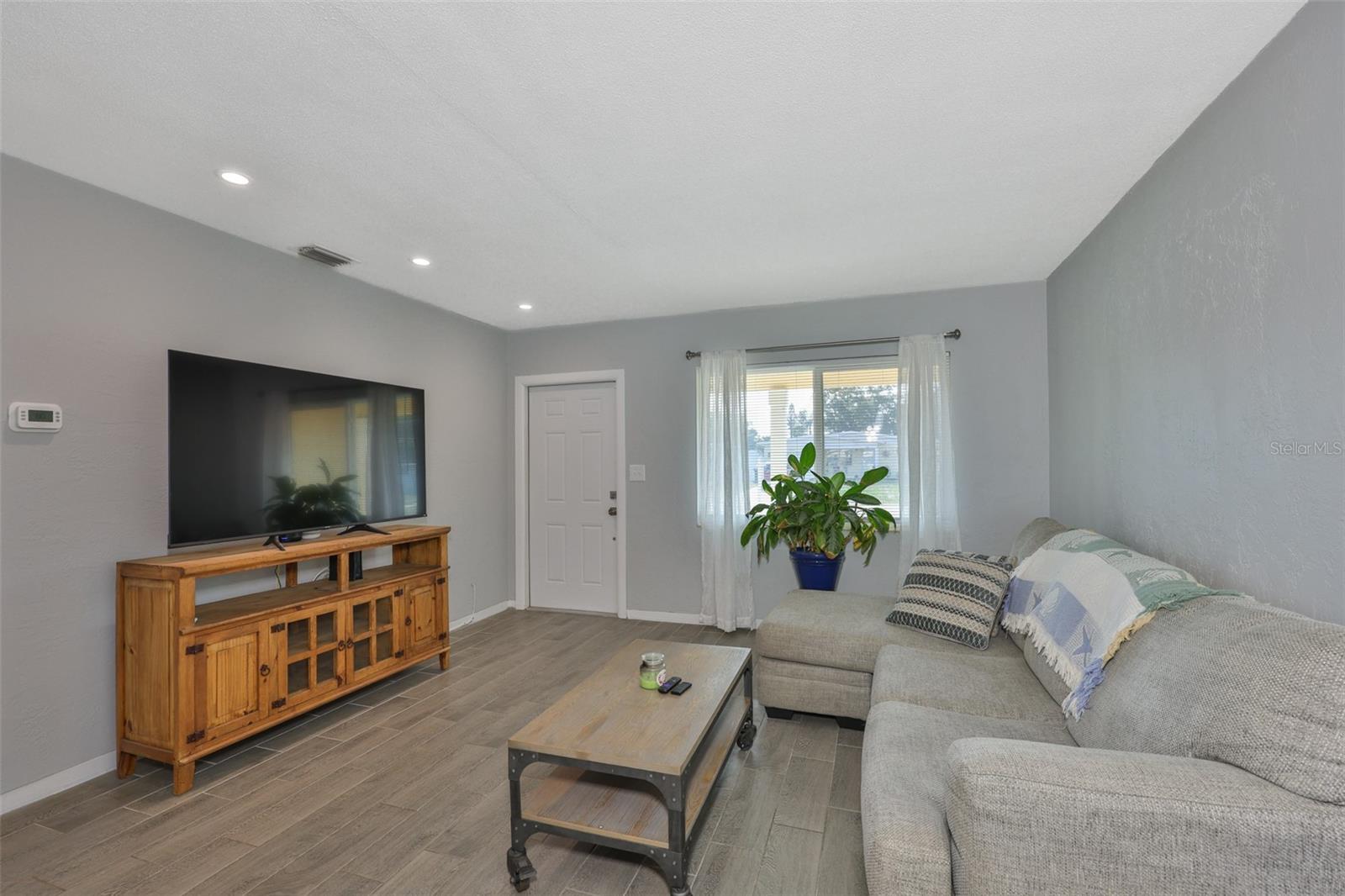 3242 KINGSTON ST N — photo 5