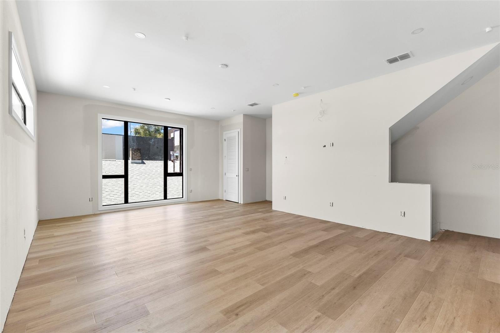 368 14TH ST N — photo 10