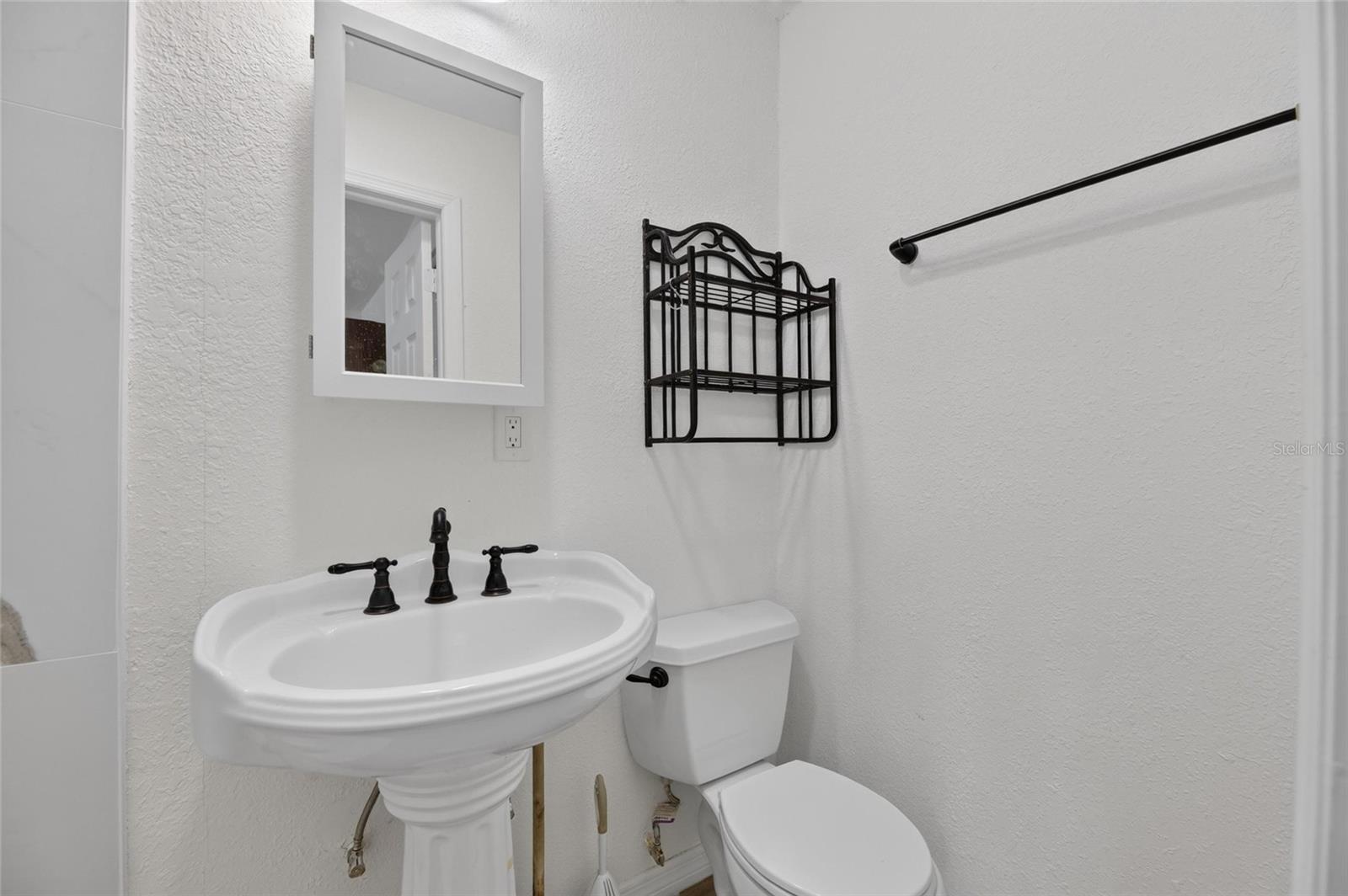 1005 E FLORA ST — photo 54