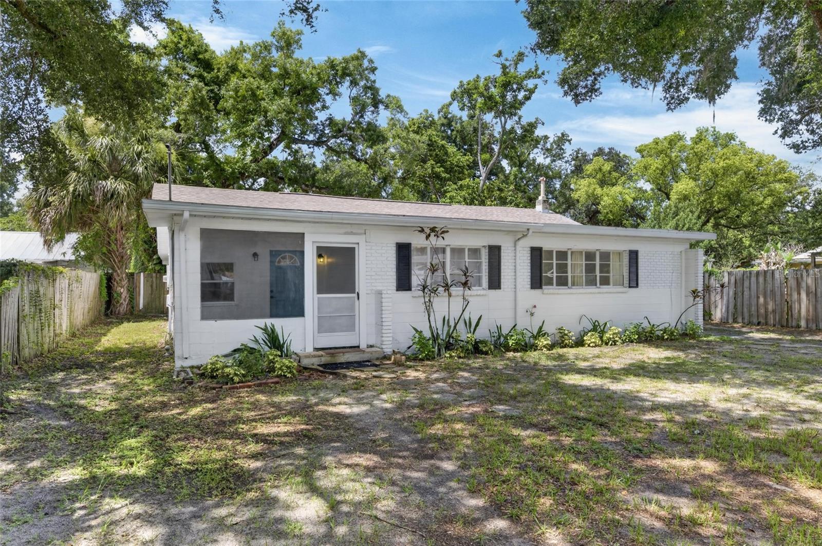 1005 E FLORA ST — photo 2