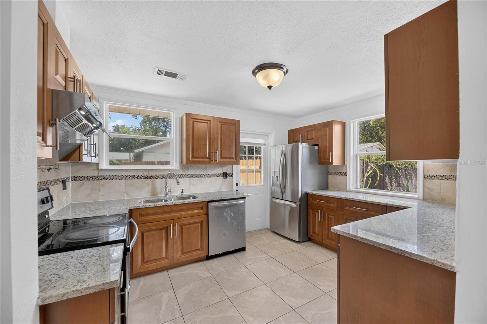 1005 E FLORA ST — photo 16