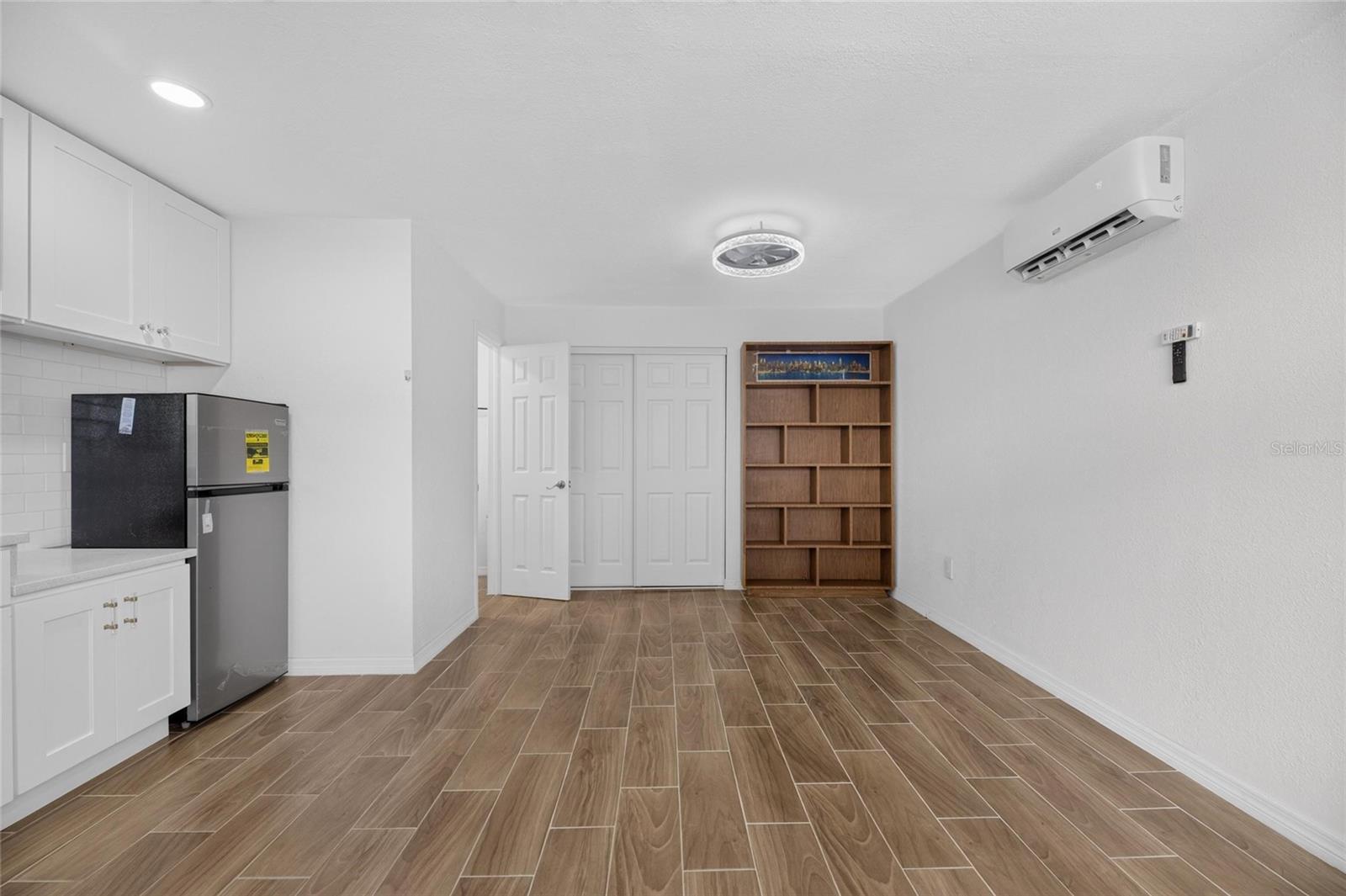1005 E FLORA ST — photo 51