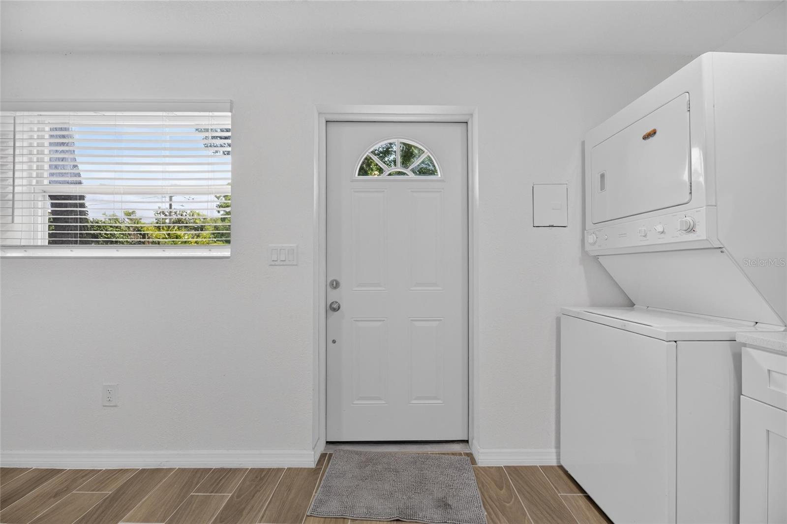 1005 E FLORA ST — photo 47