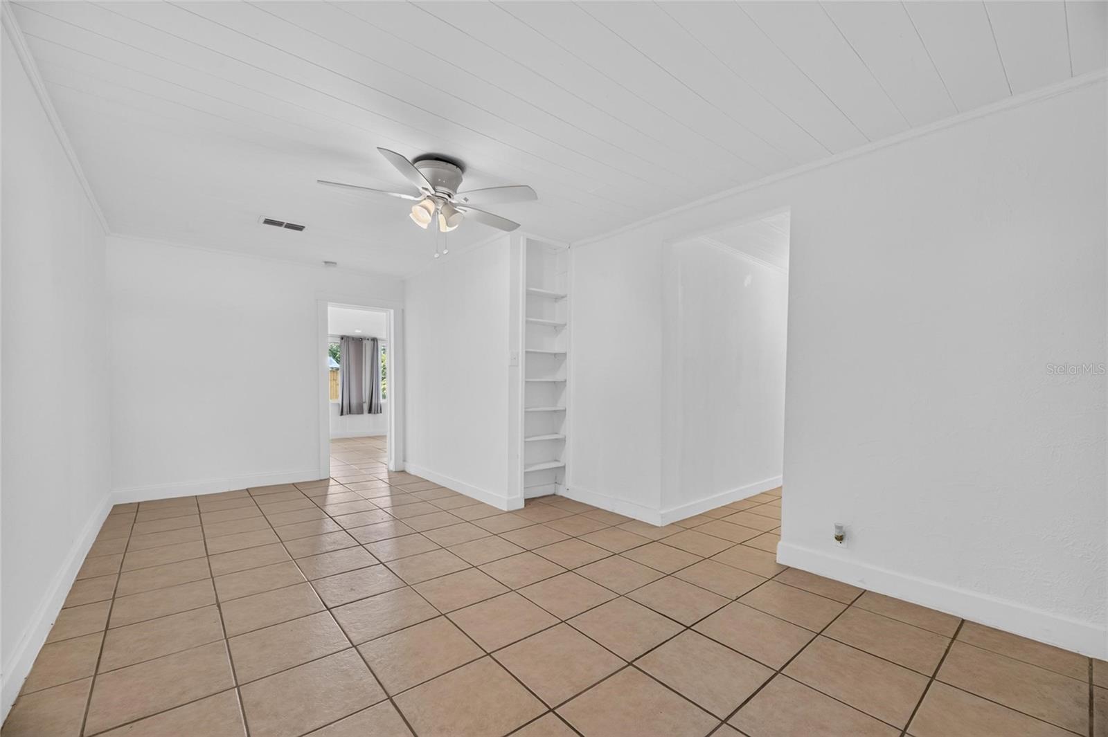 1005 E FLORA ST — photo 9