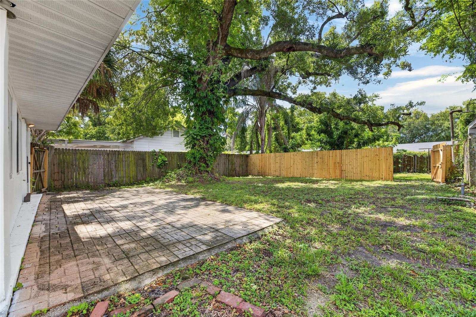 1005 E FLORA ST — photo 41