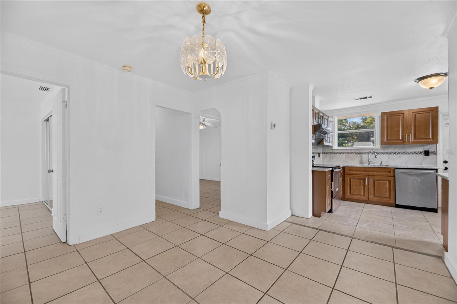 1005 E FLORA ST — photo 14